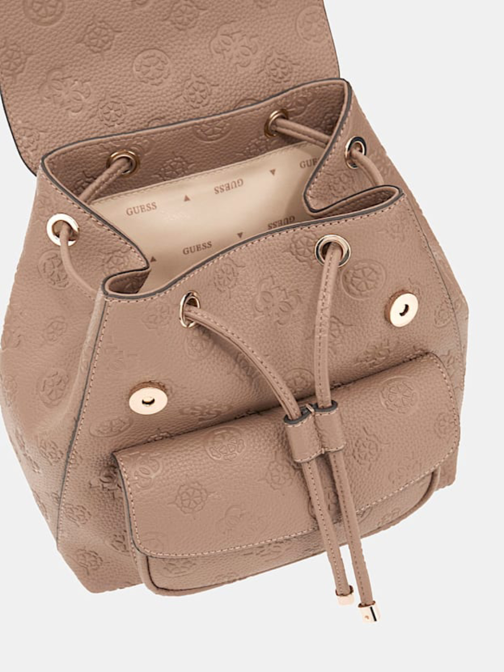 detail Guess dámský hnědý batoh