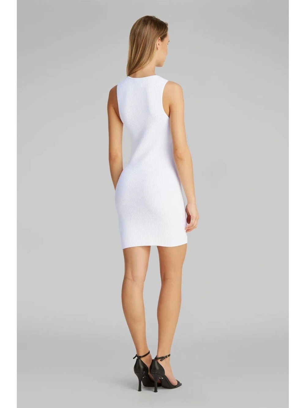 detail Calvin Klein dámské bílé šaty