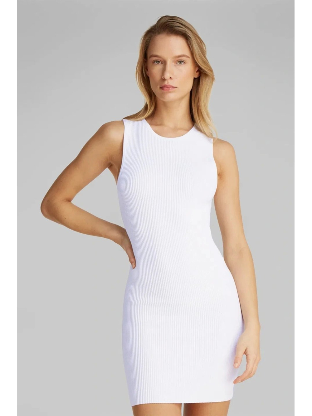 detail Calvin Klein dámské bílé šaty