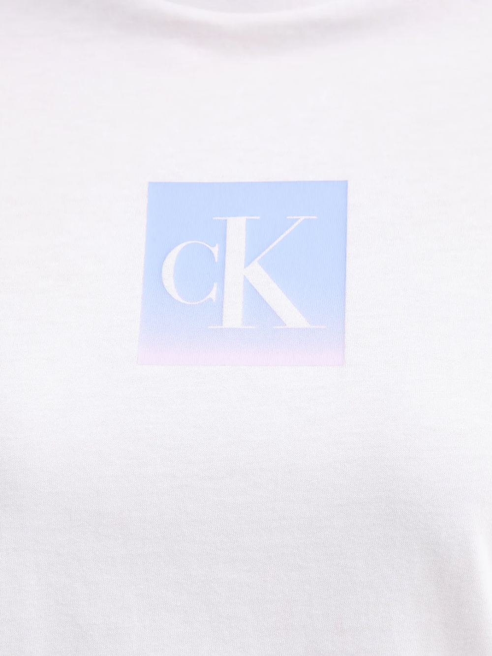 detail Calvin Klein dámské bílé tričko