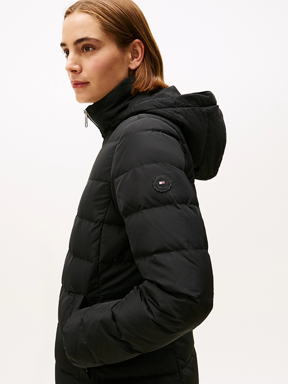 detail Tommy Hilfiger dámská černá péřová bunda 