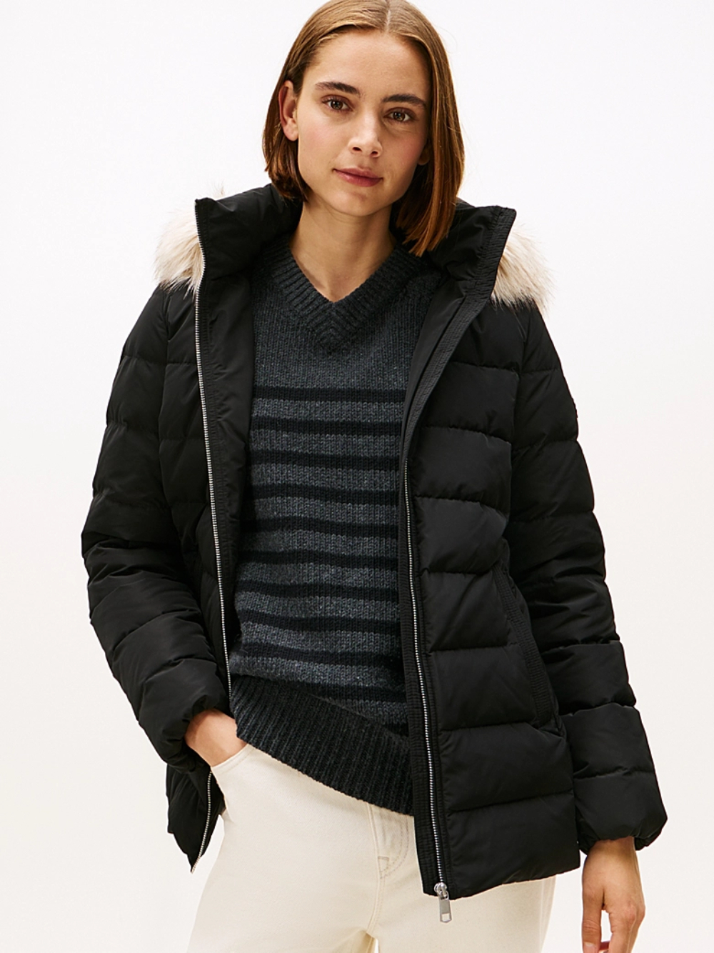 detail Tommy Hilfiger dámská černá péřová bunda 