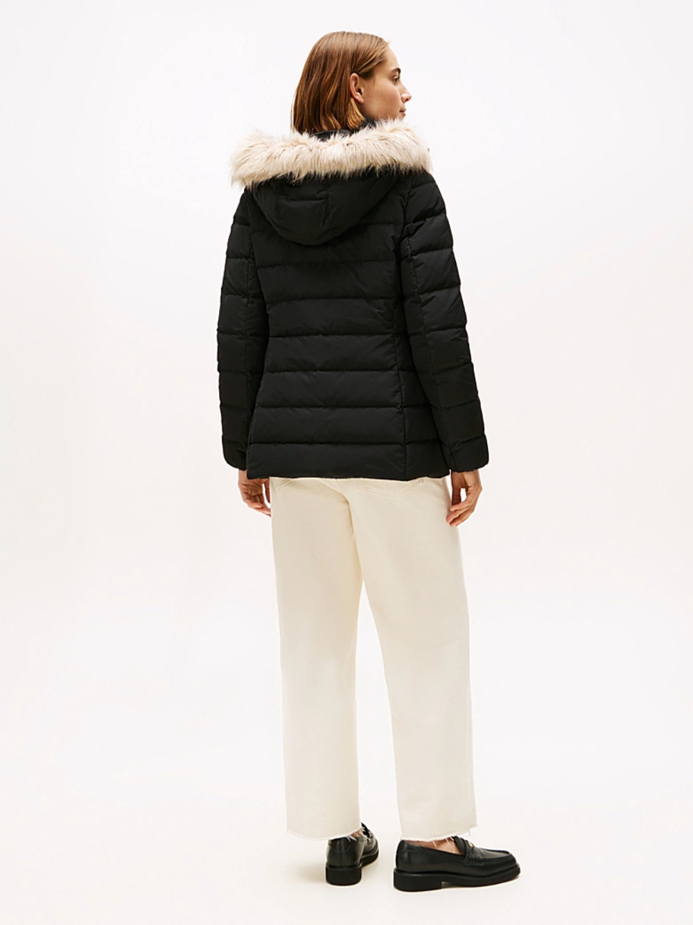 detail Tommy Hilfiger dámská černá péřová bunda 