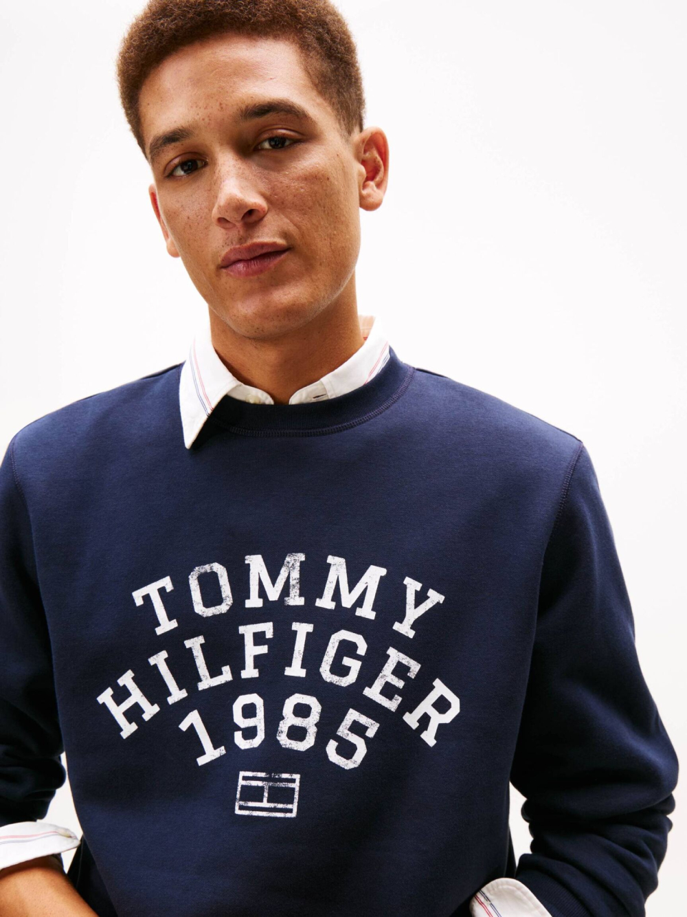 detail Tommy Hilfiger pánská tmavě modrá mikina