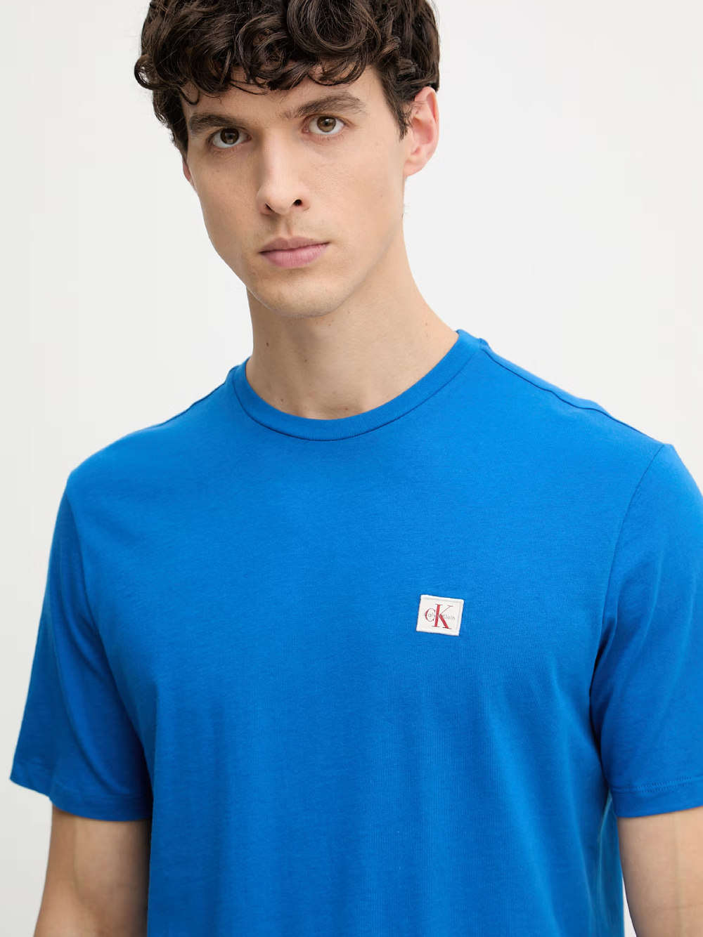 detail Calvin Klein pánské modré tričko