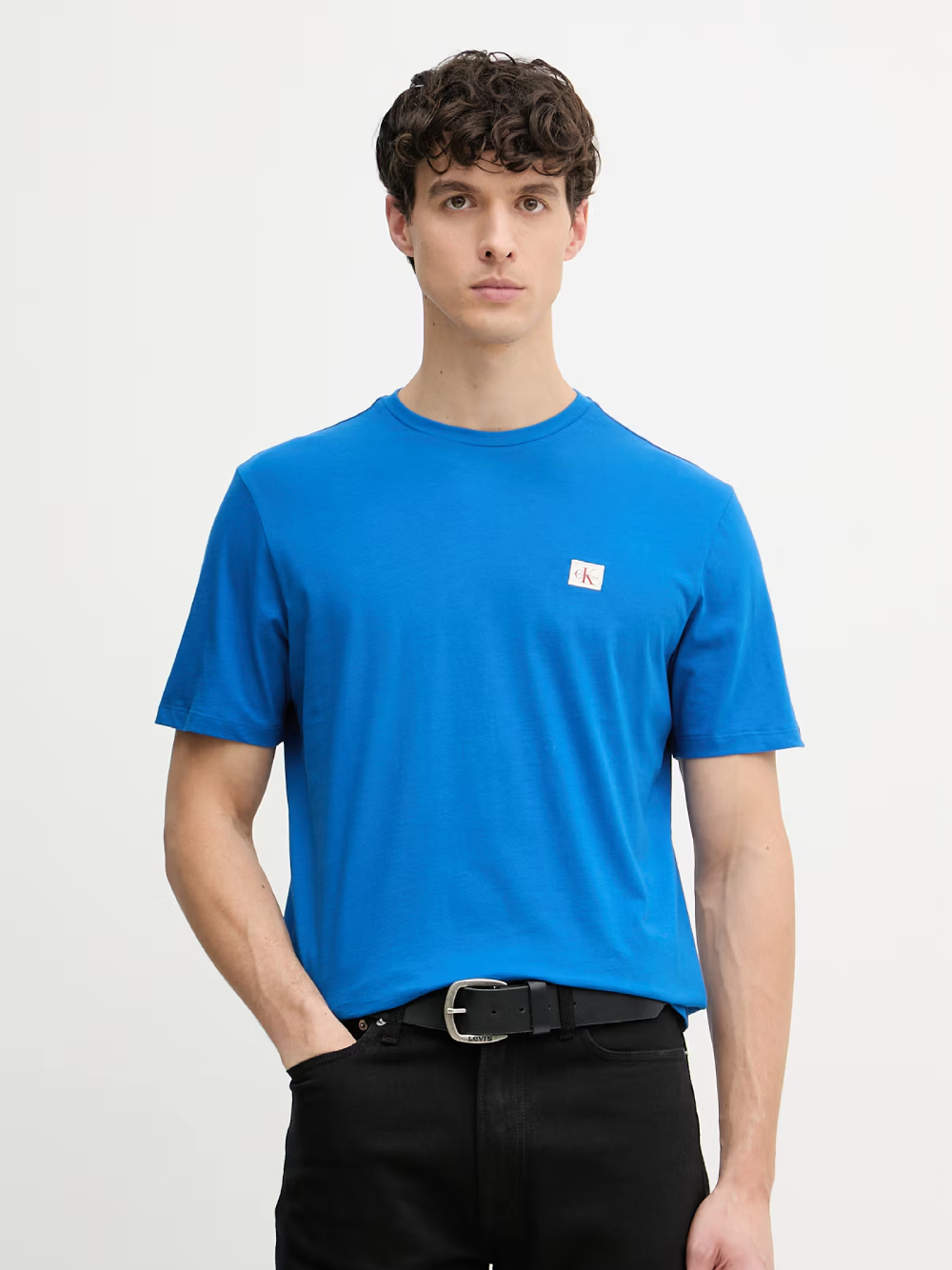 detail Calvin Klein pánské modré tričko