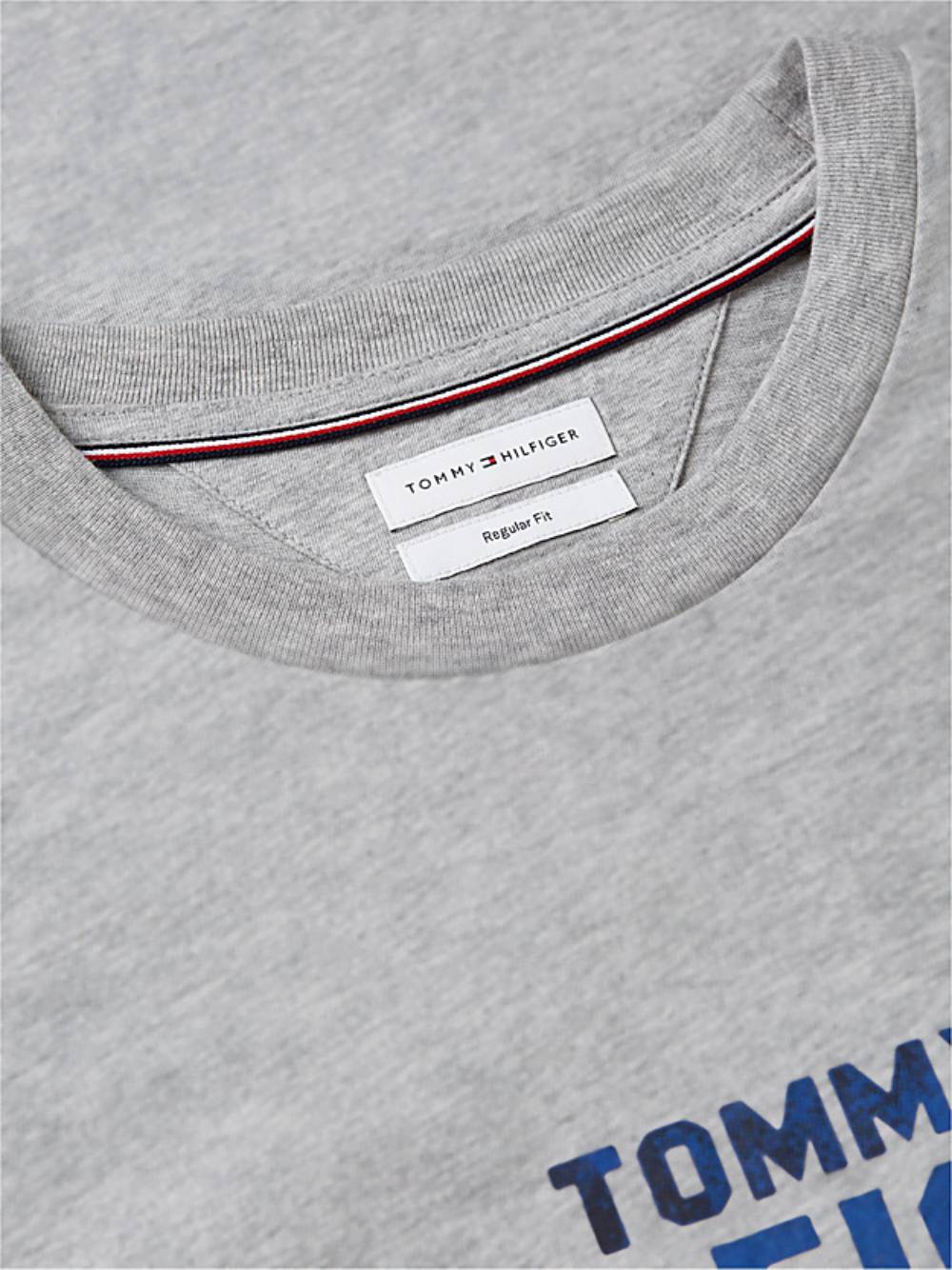 detail Tommy Hilfiger pánské šedé tričko