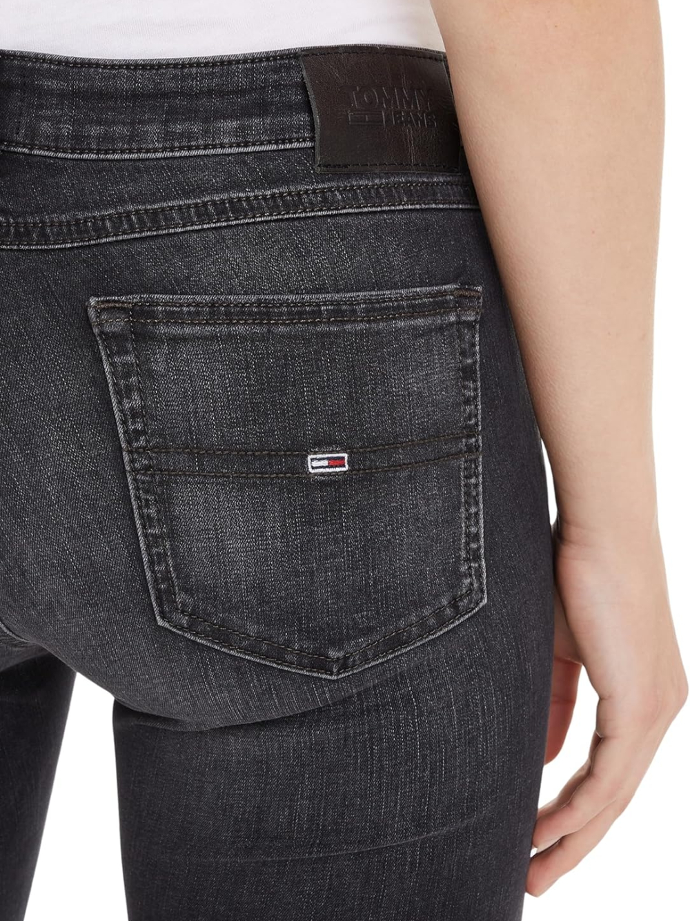 detail Tommy Jeans dámské černé džíny