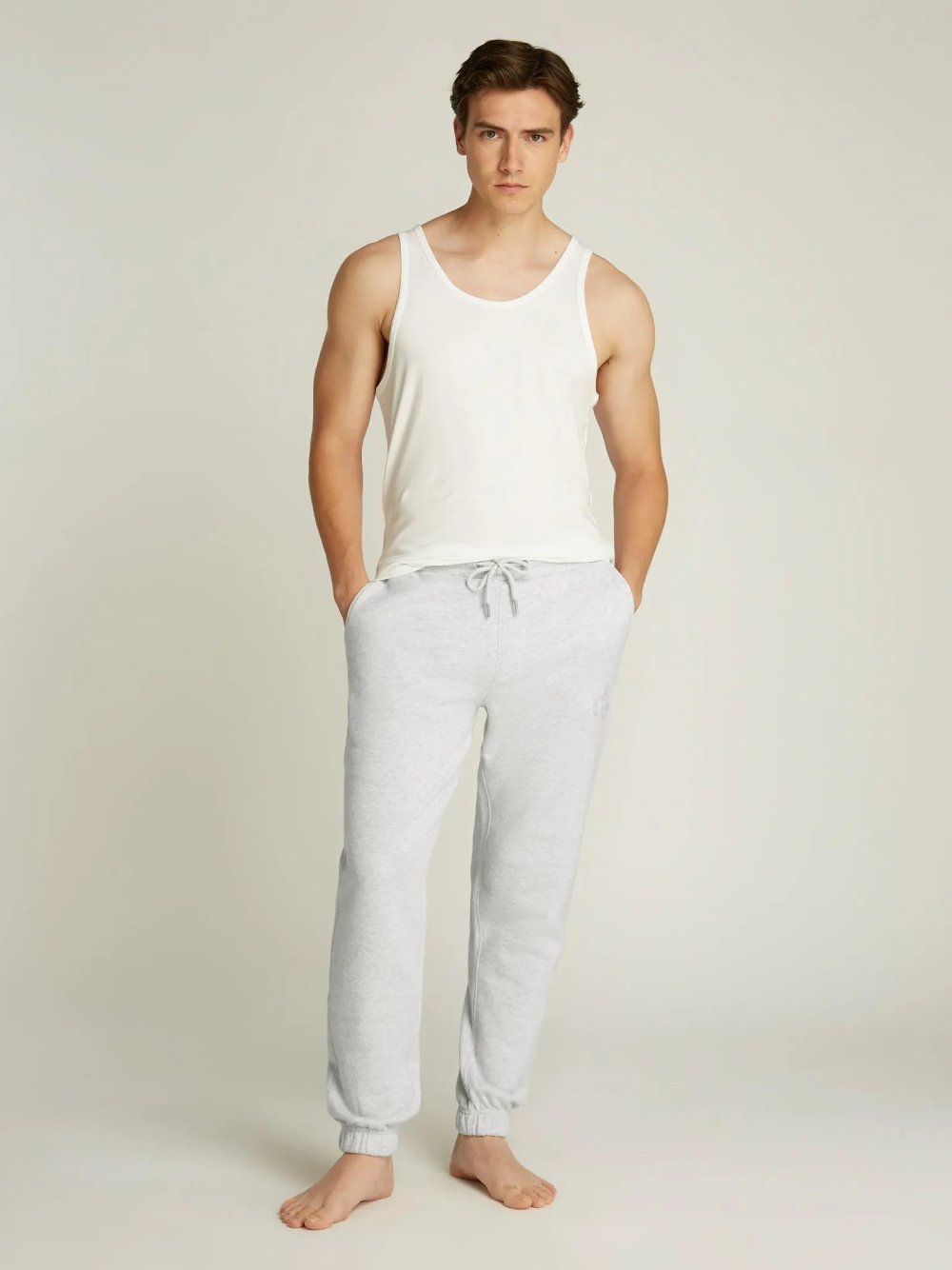 detail Calvin Klein pánské světle šedé tepláky