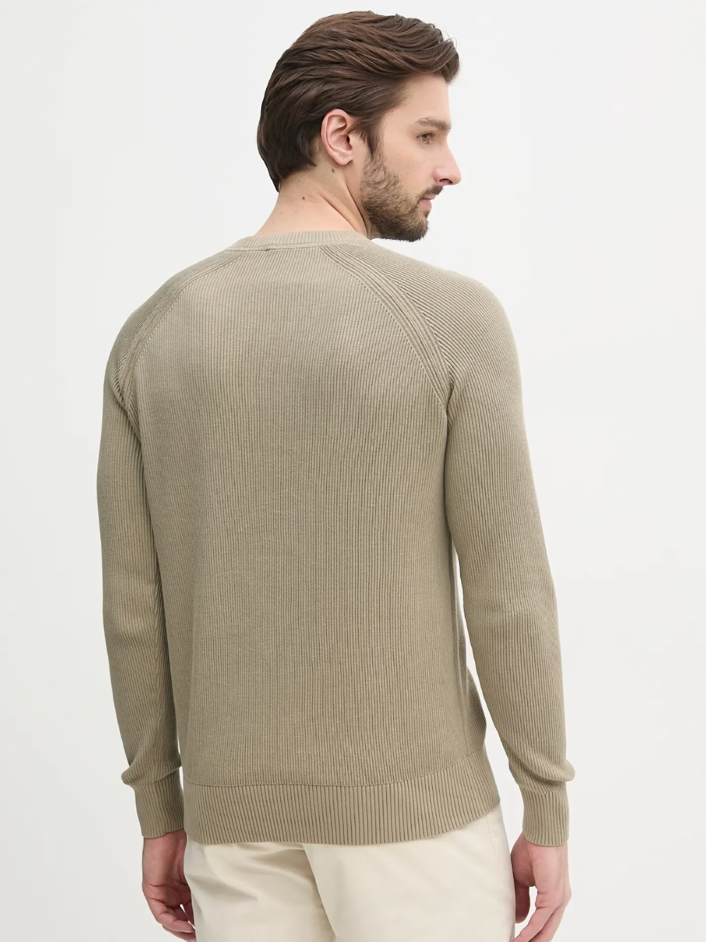 detail Calvin Klein pánský khaki svetr