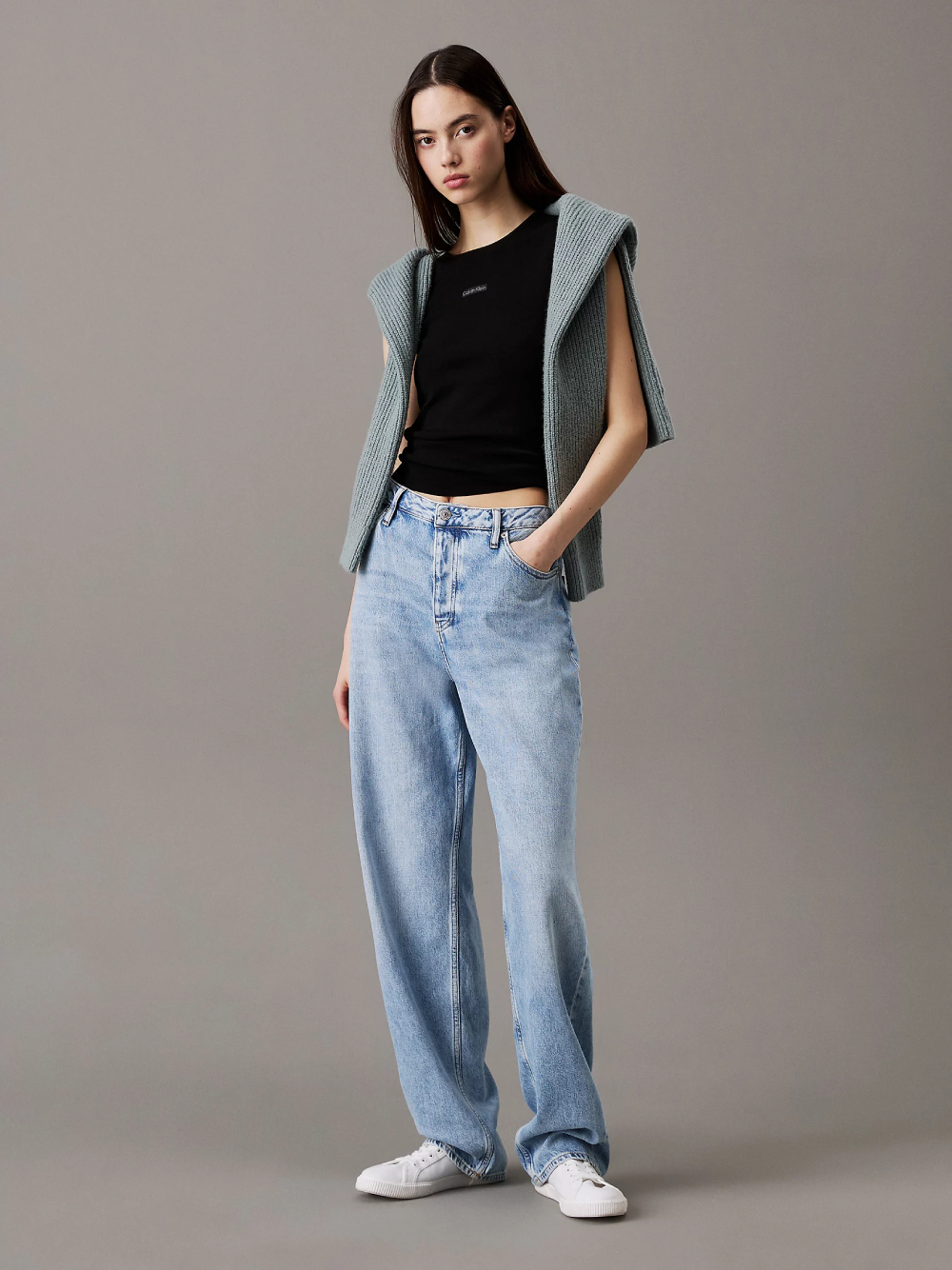 detail Calvin Klein dámský černý top