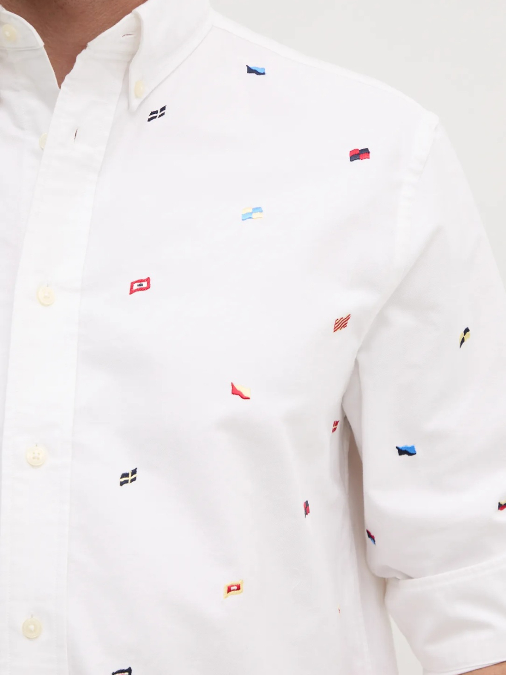 detail Tommy Hilfiger pánská bílá košile