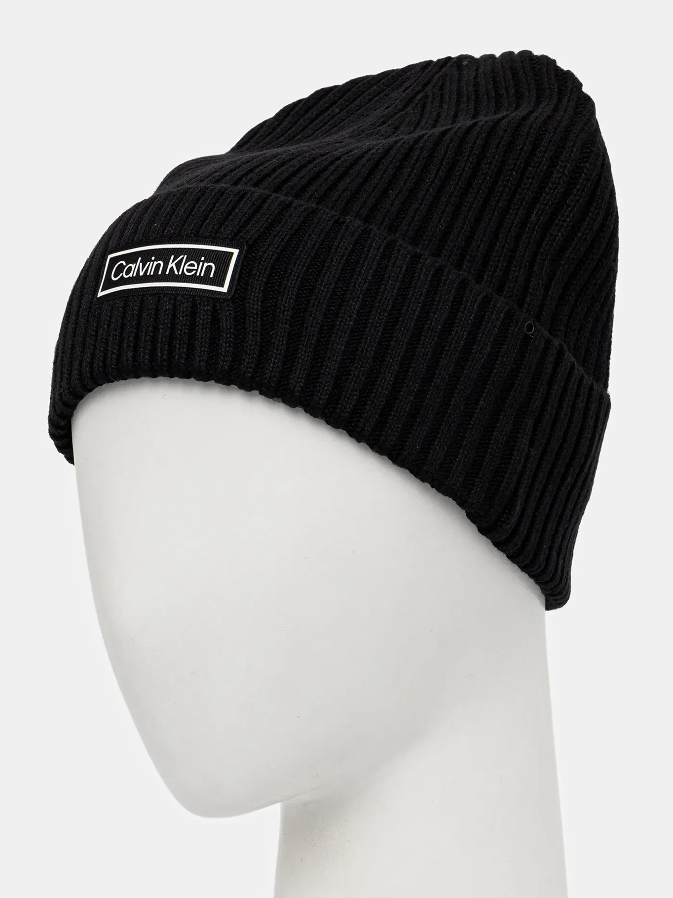 detail Calvin Klein pánská černá čepice