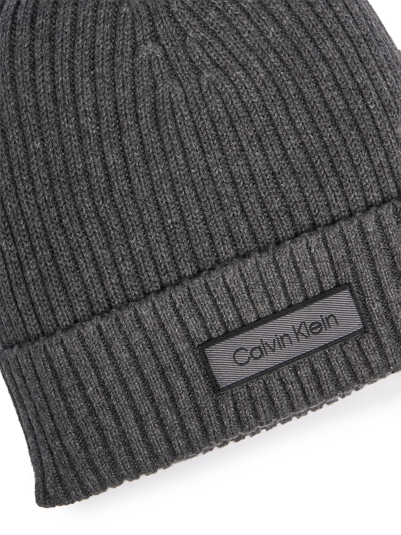 detail Calvin Klein pánská tmavě šedá čepice