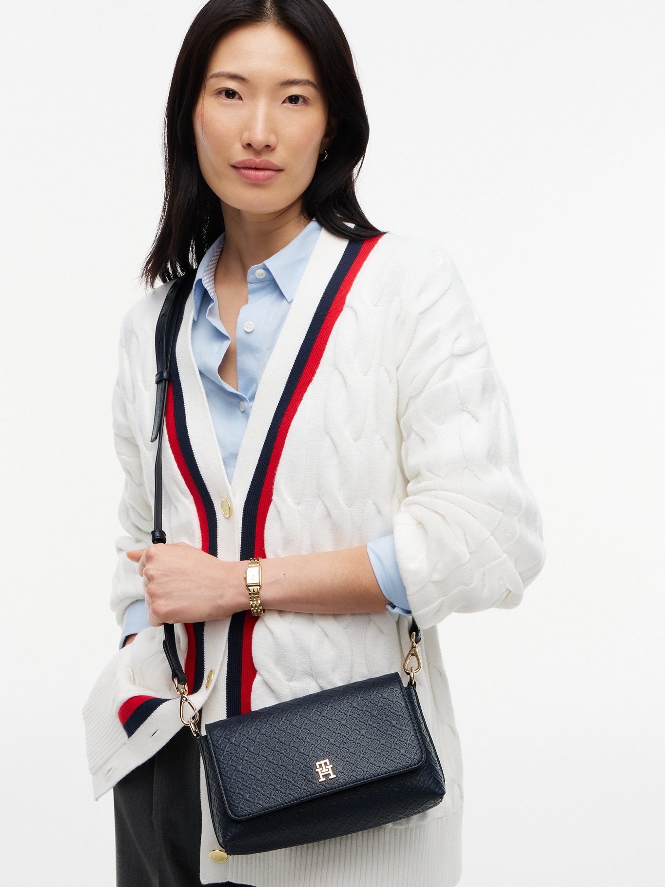 detail Tommy Hilfiger dámská tmavě modrá kabelka