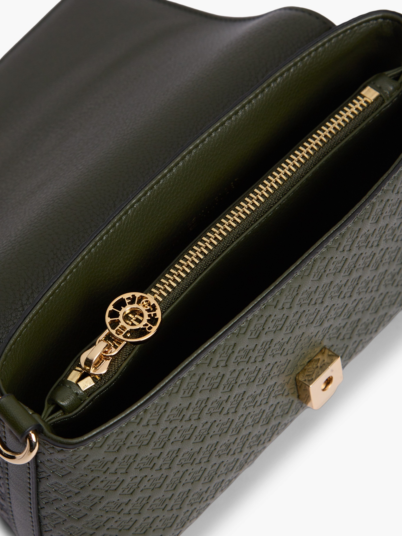 detail Tommy Hilfiger dámská tmavě zelená kabelka