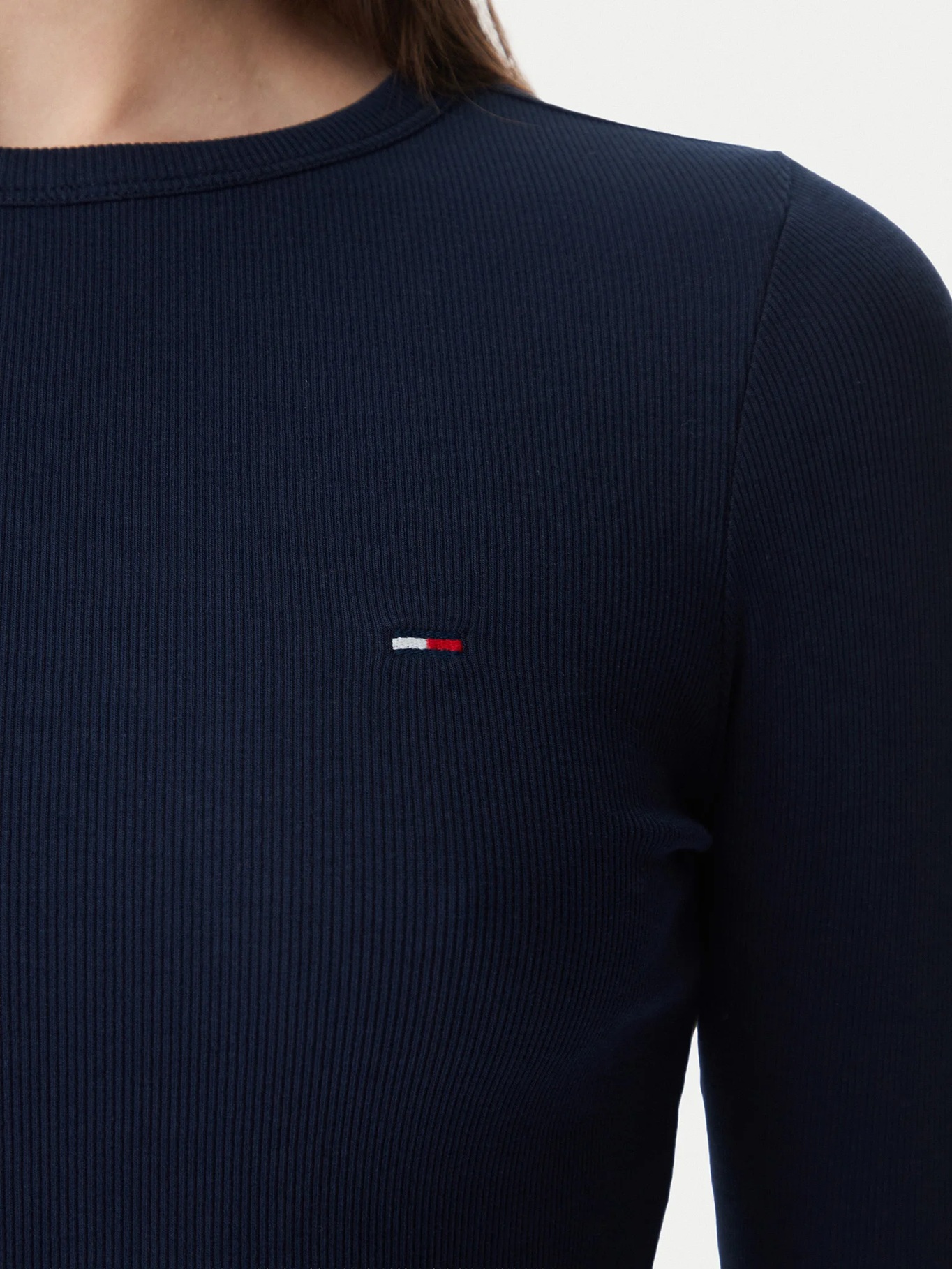 detail Tommy Jeans dámské tmavě modré tričko