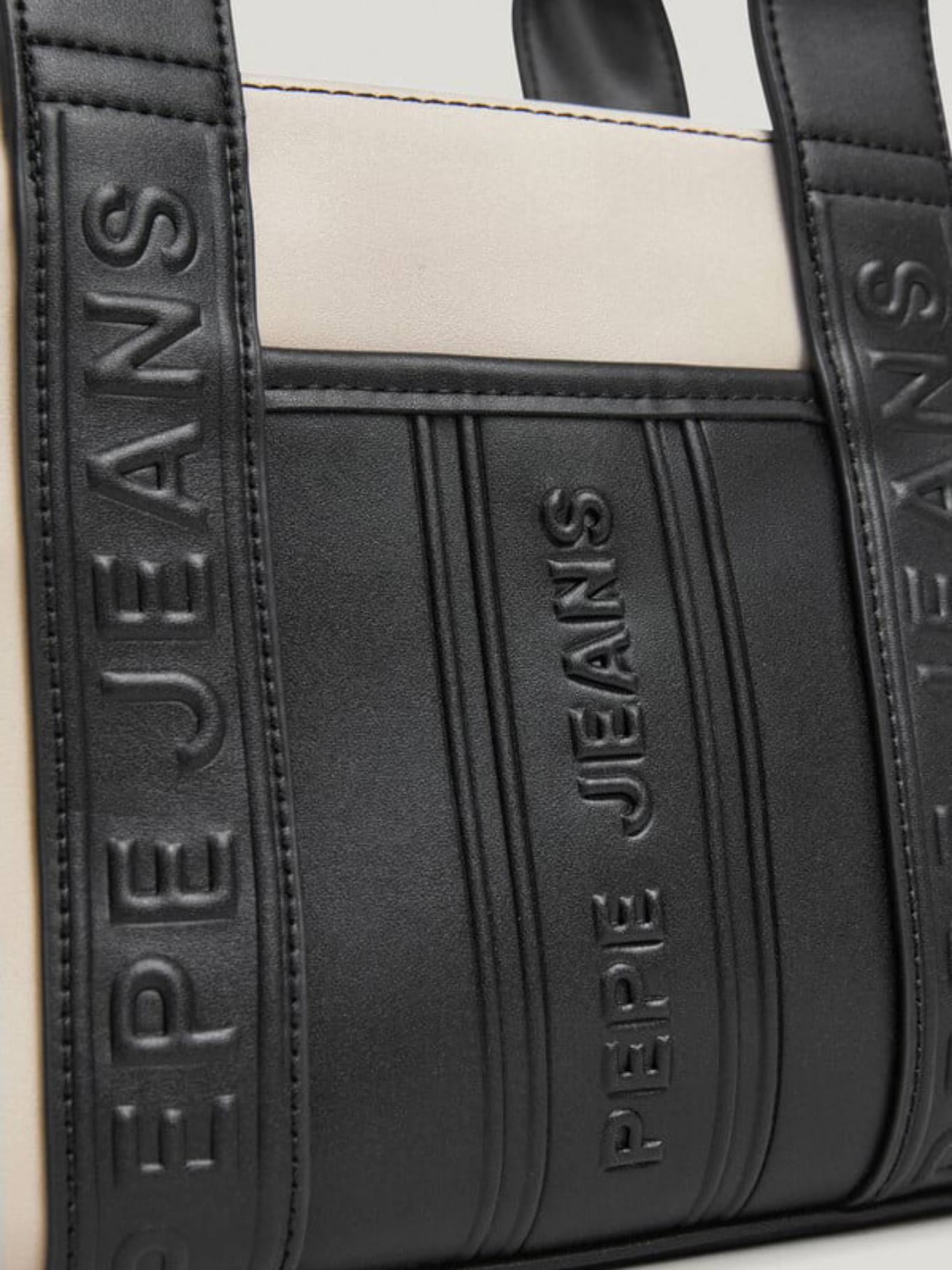 detail Pepe Jeans dámská černobílá kabelka 