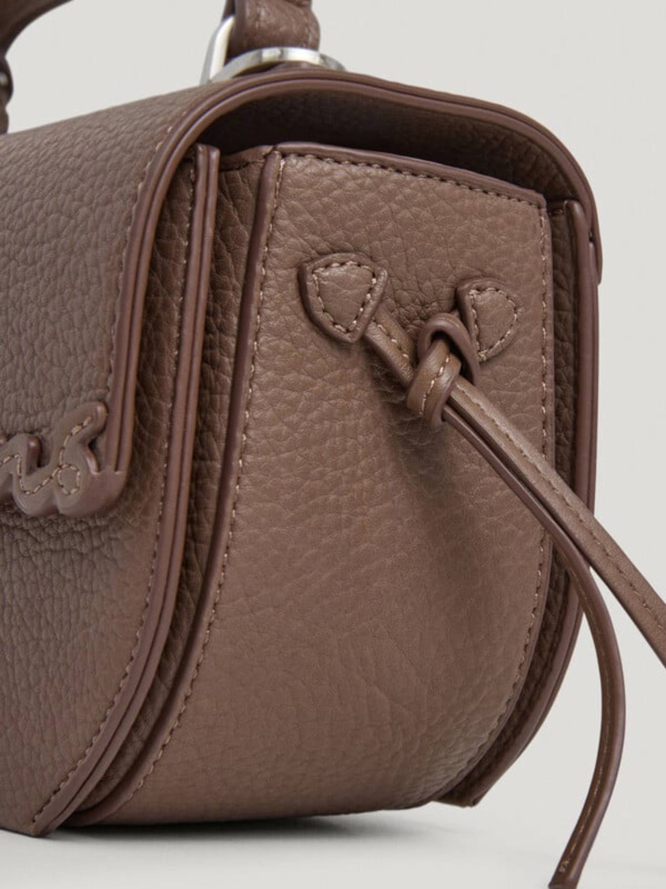 detail Pepe Jeans dámská hnědá kabelka