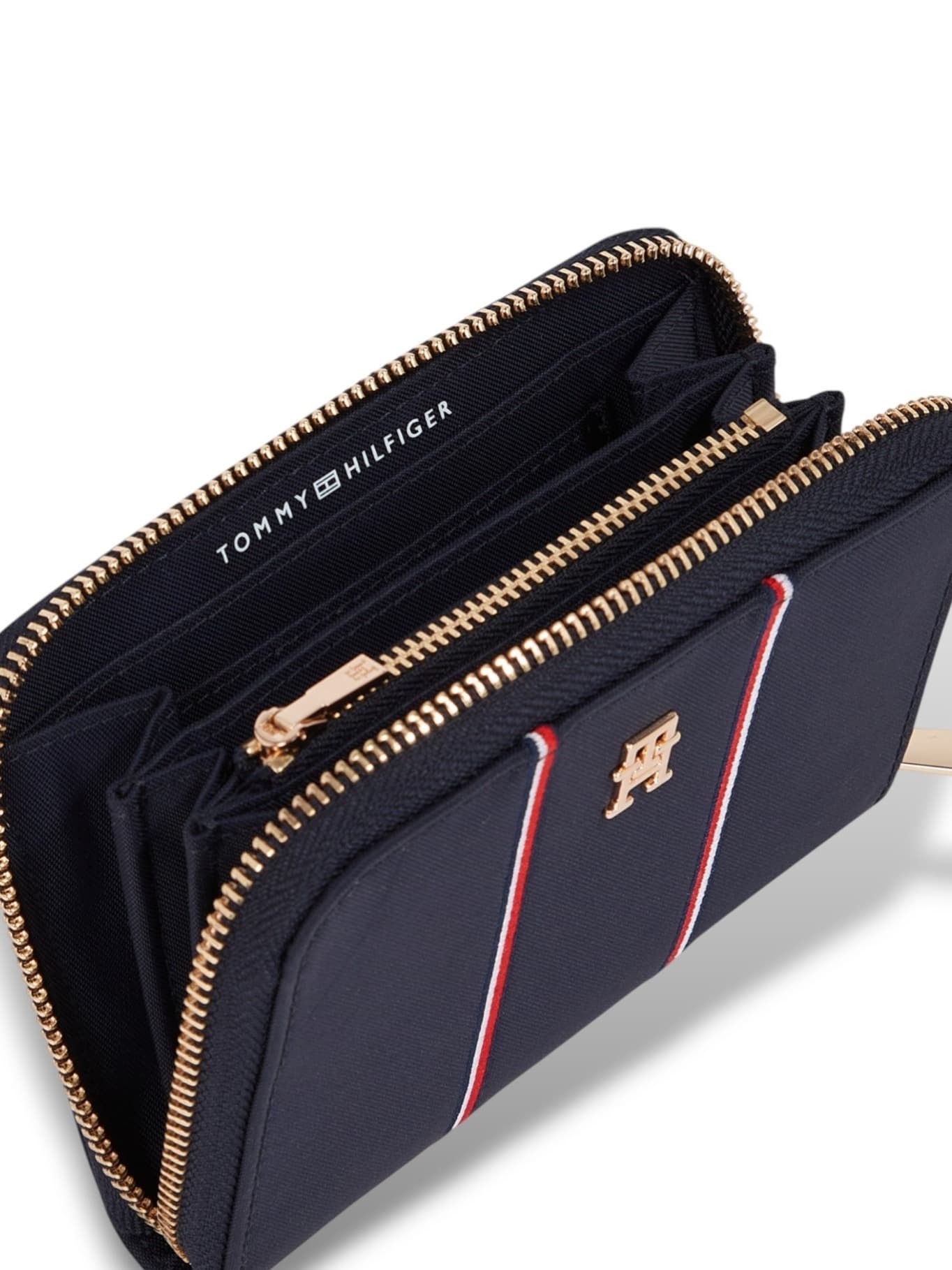 detail Tommy Hilfiger dámská tmavě modrá peněženka