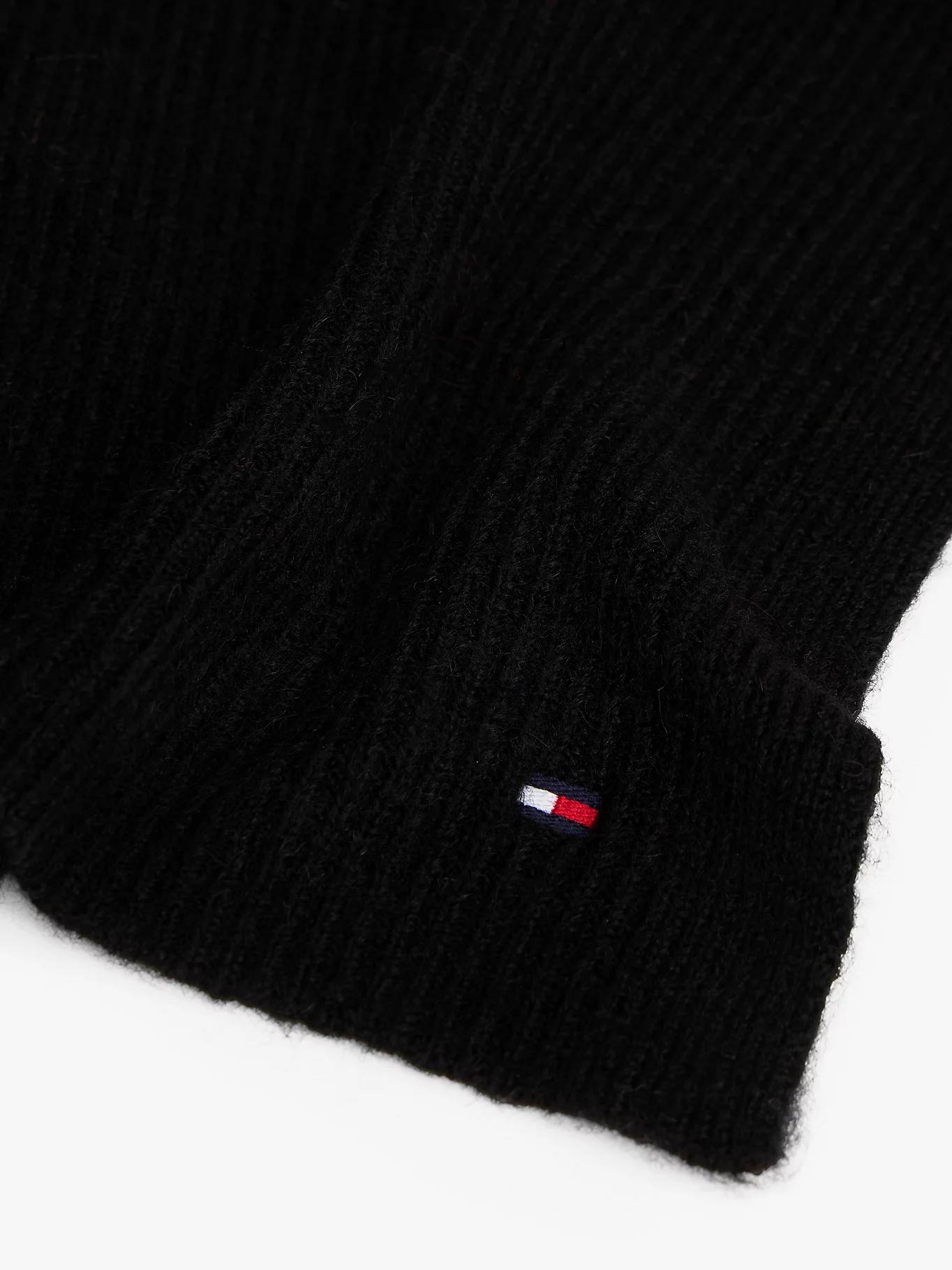 detail Tommy Hilfiger dámská černá šála