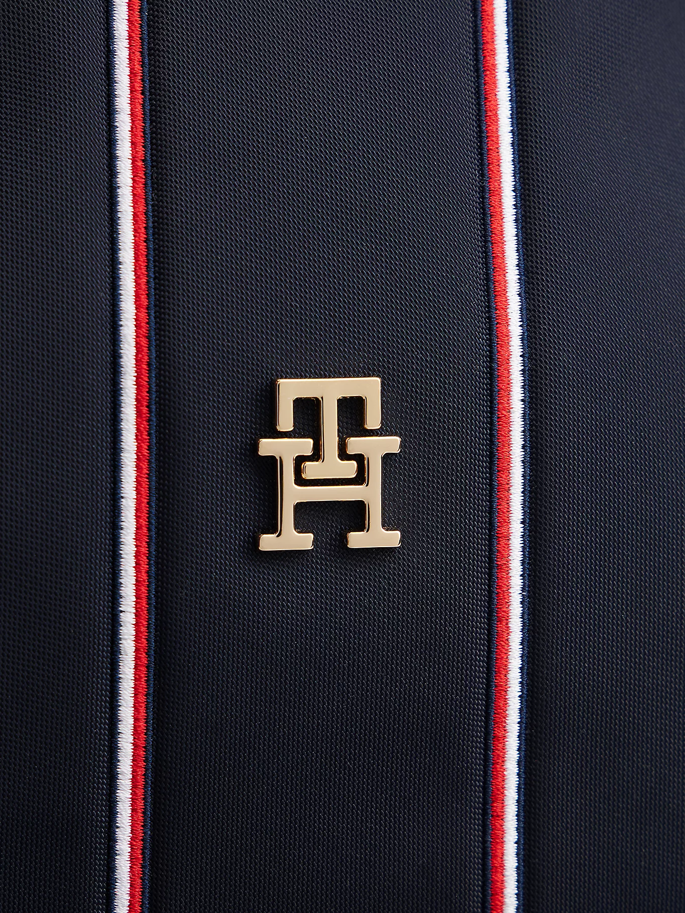 detail Tommy Hilfiger dámský tmavě modrý batoh