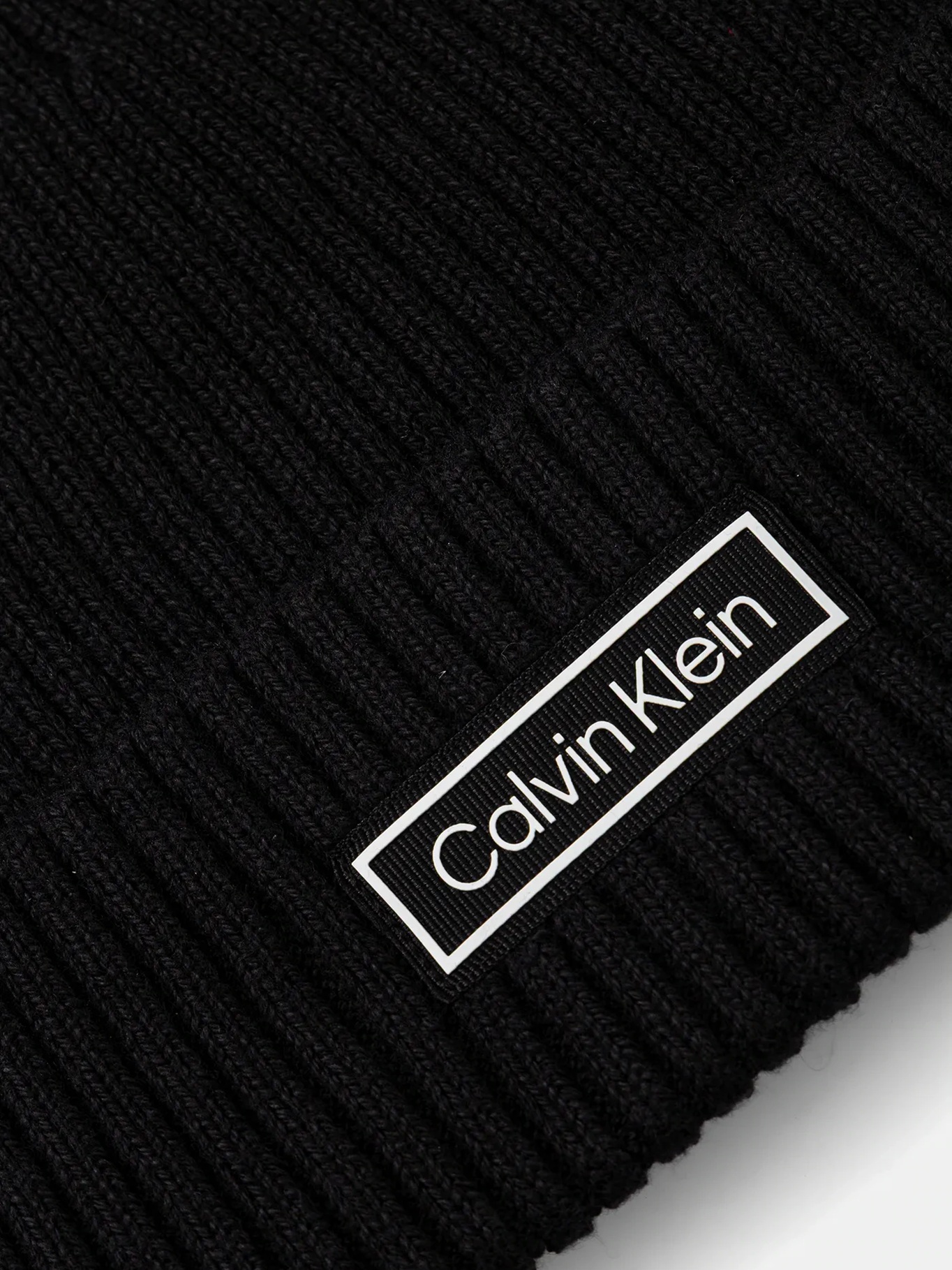 detail Calvin Klein pánská černá čepice