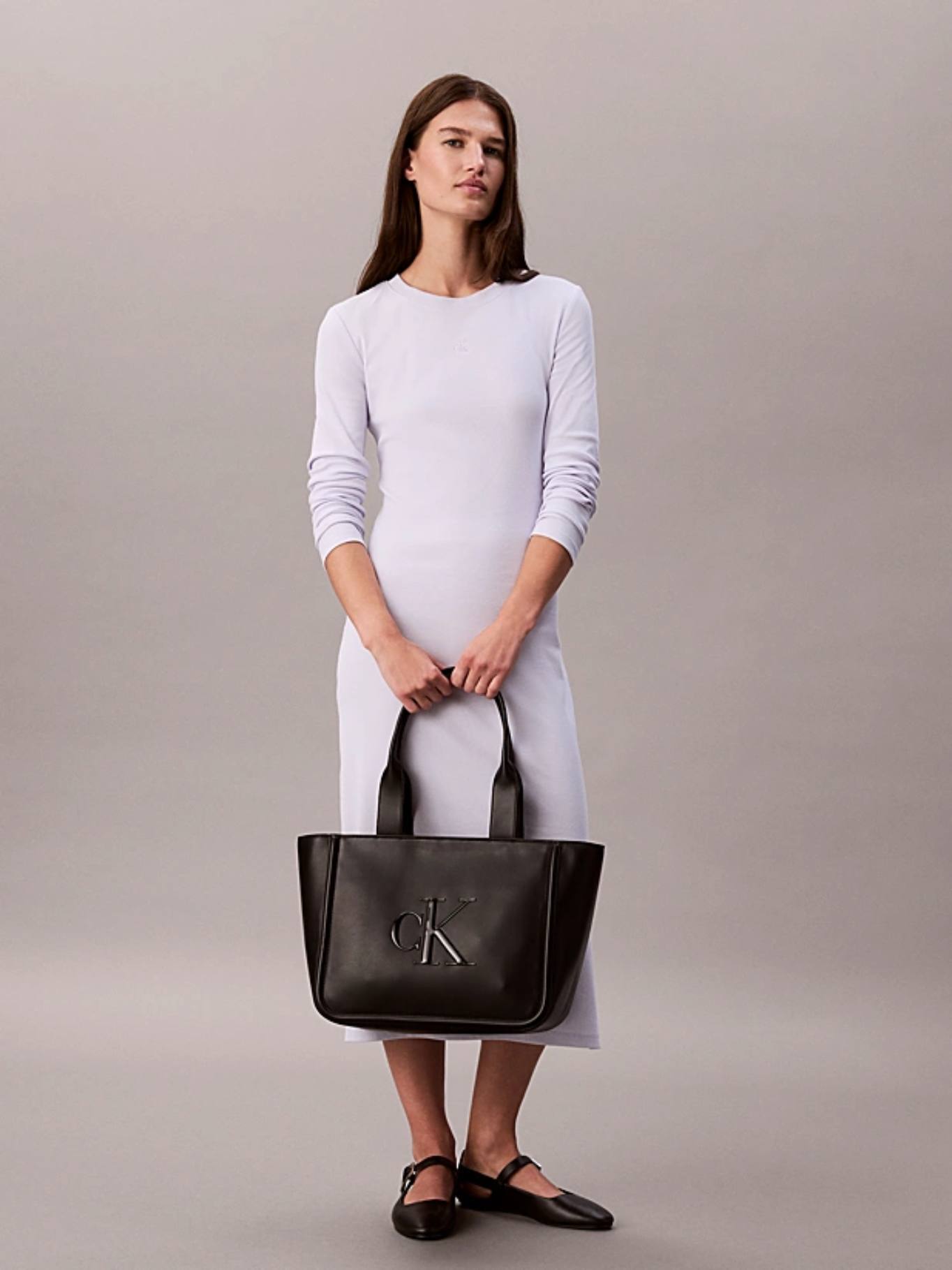 detail Calvin Klein dámská černá kabelka