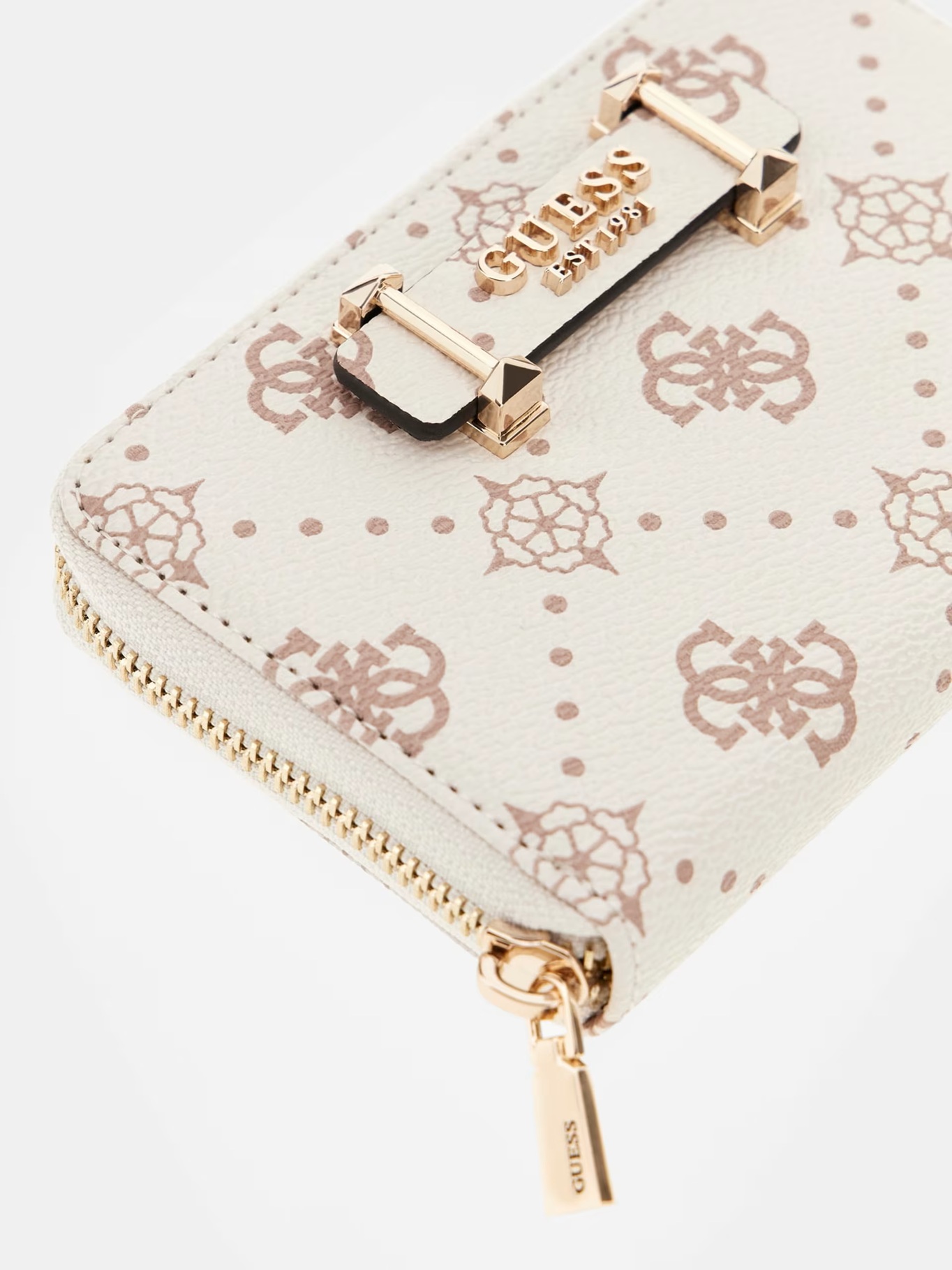 detail   Guess dámská krémová peněženka