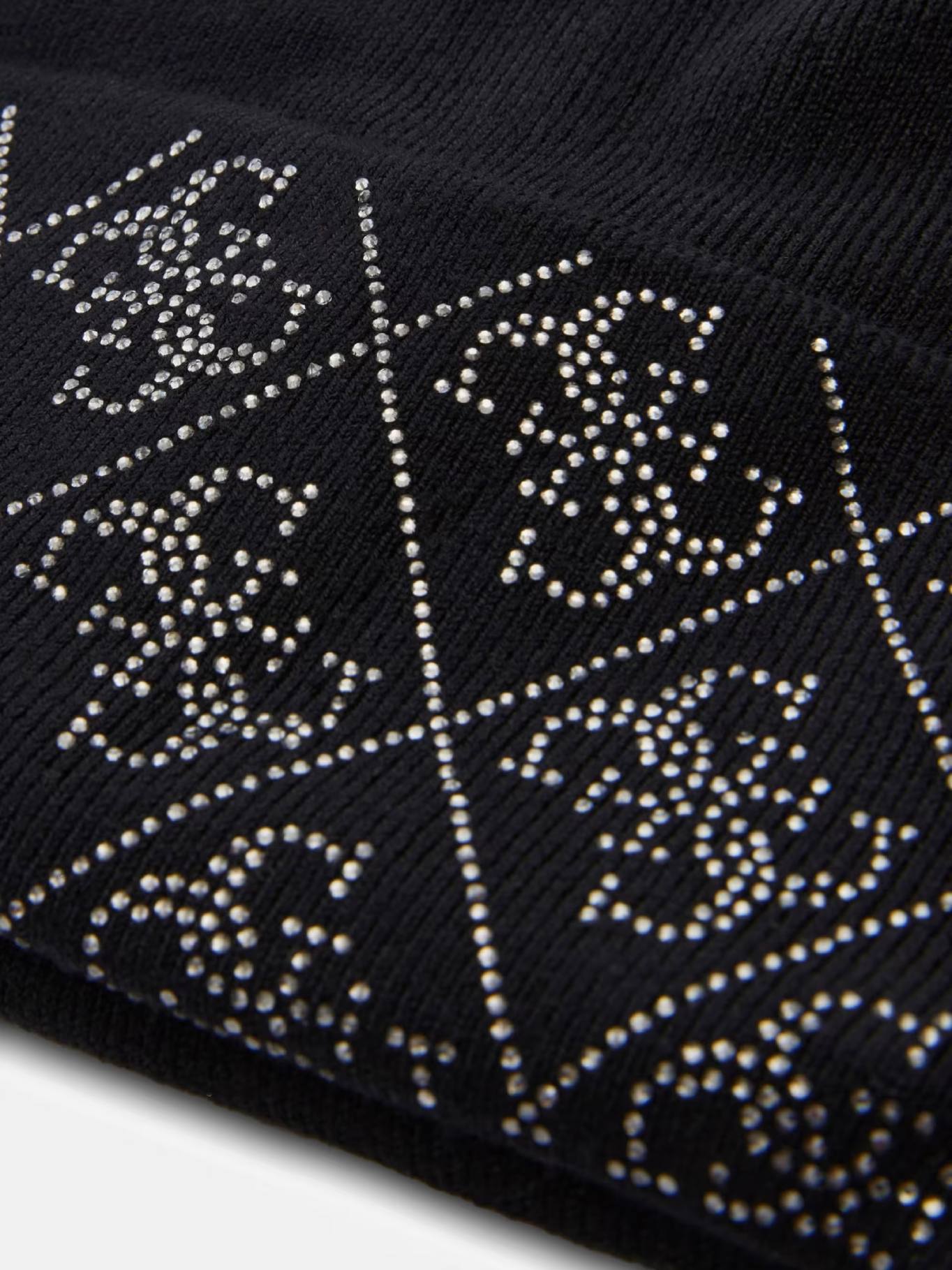 detail Guess dámská černá čepice