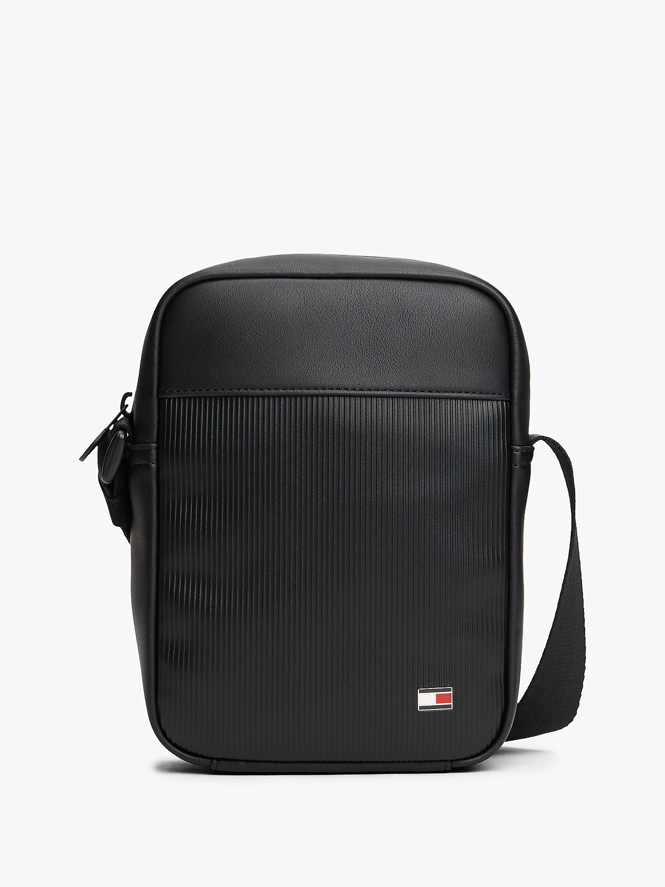 detail Tommy Hilfiger pánská černá taška přes rameno