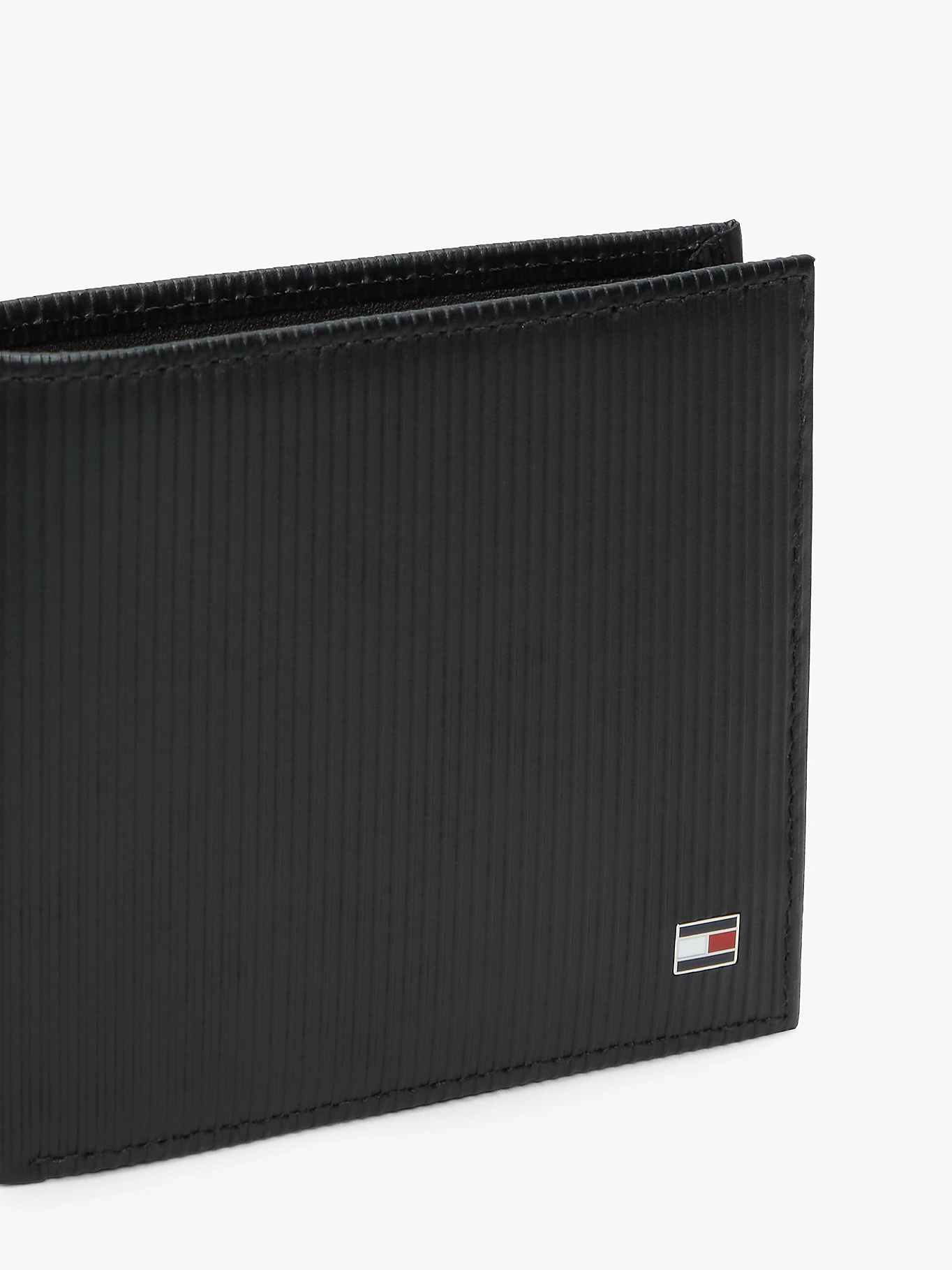 detail Tommy Hilfiger pánská černá peněženka