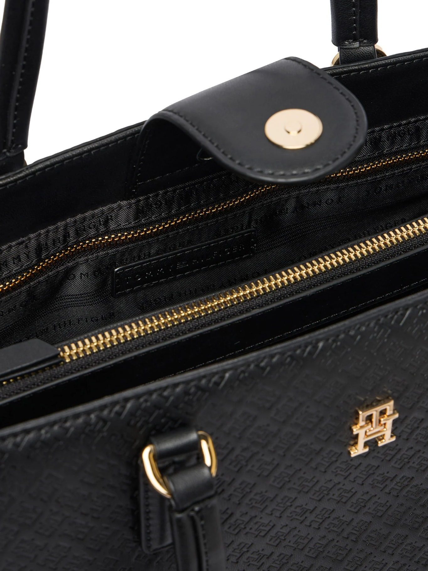 detail Tommy Hilfiger dámská černá kabelka