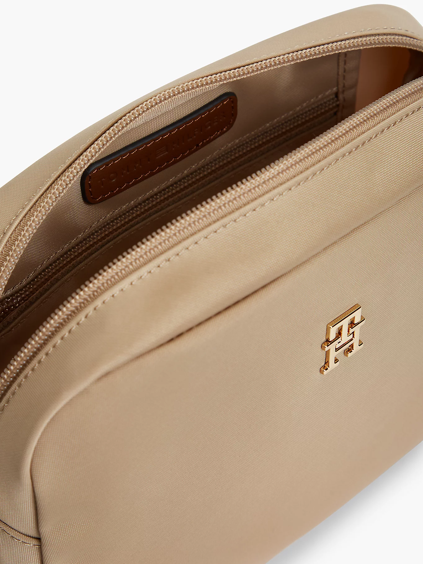 detail Tommy Hilfiger dámská béžová kabelka