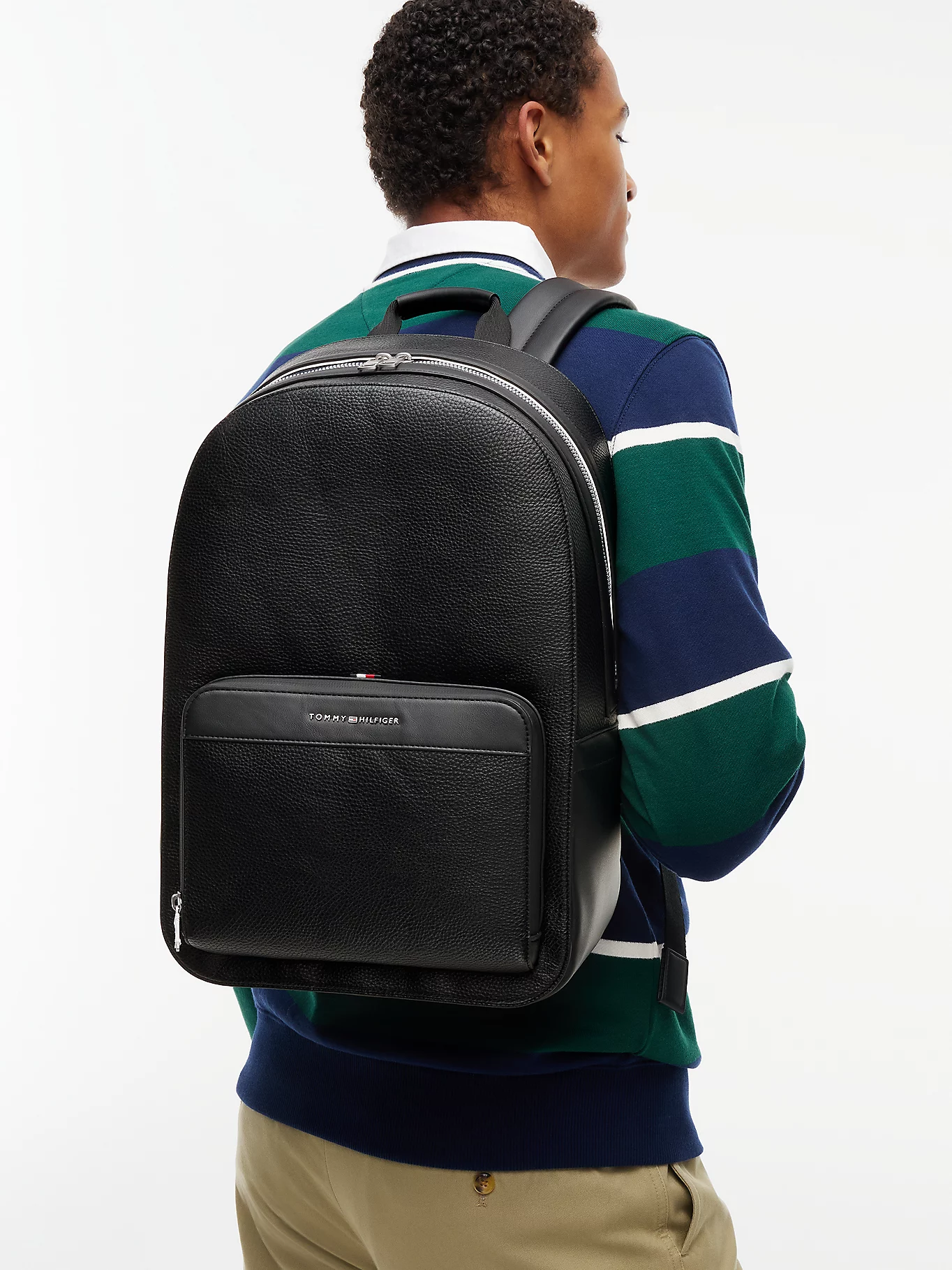 detail Tommy Hilfiger pánský černý batoh