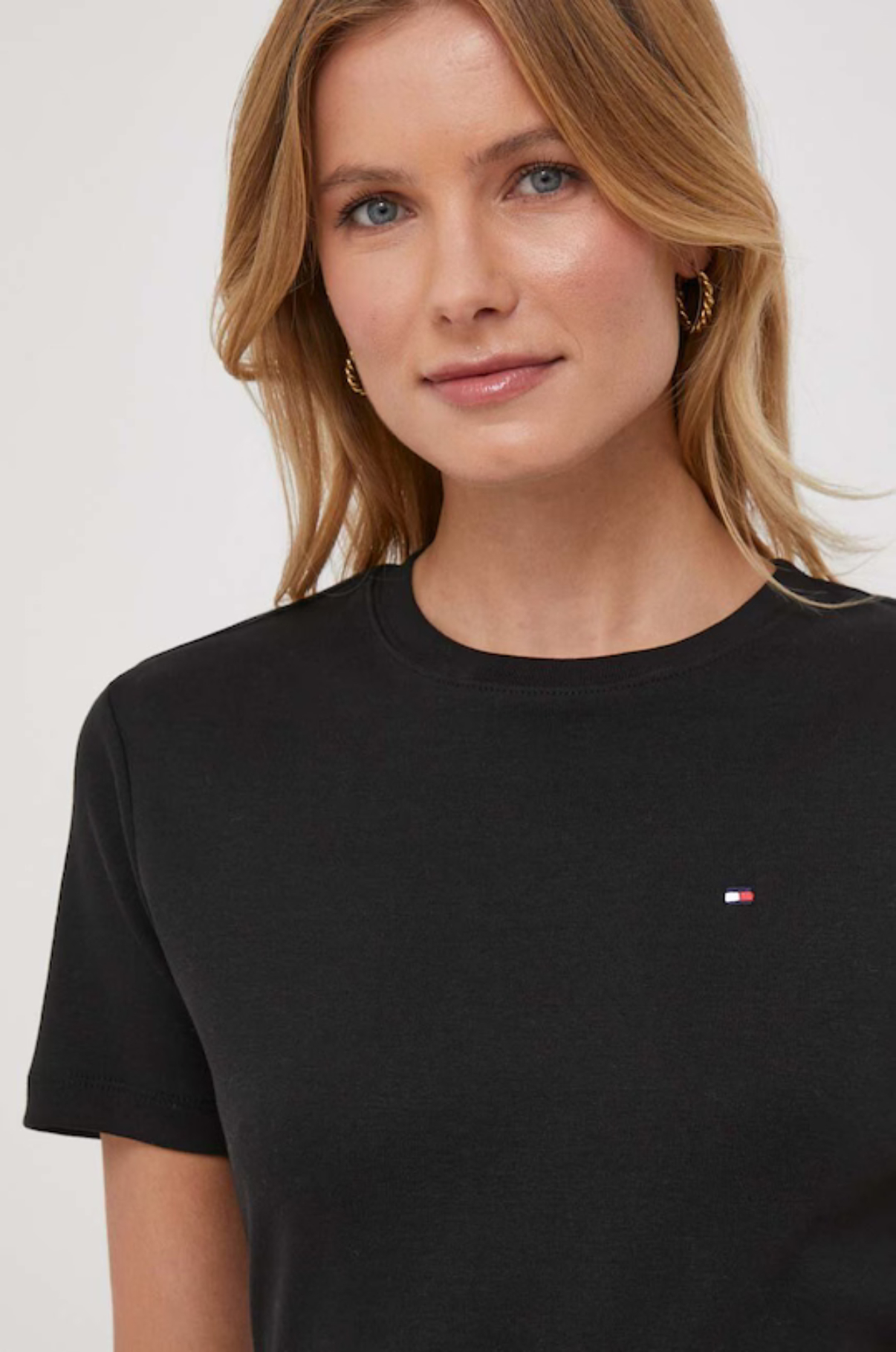 detail Tommy Hilfiger dámské basic triko