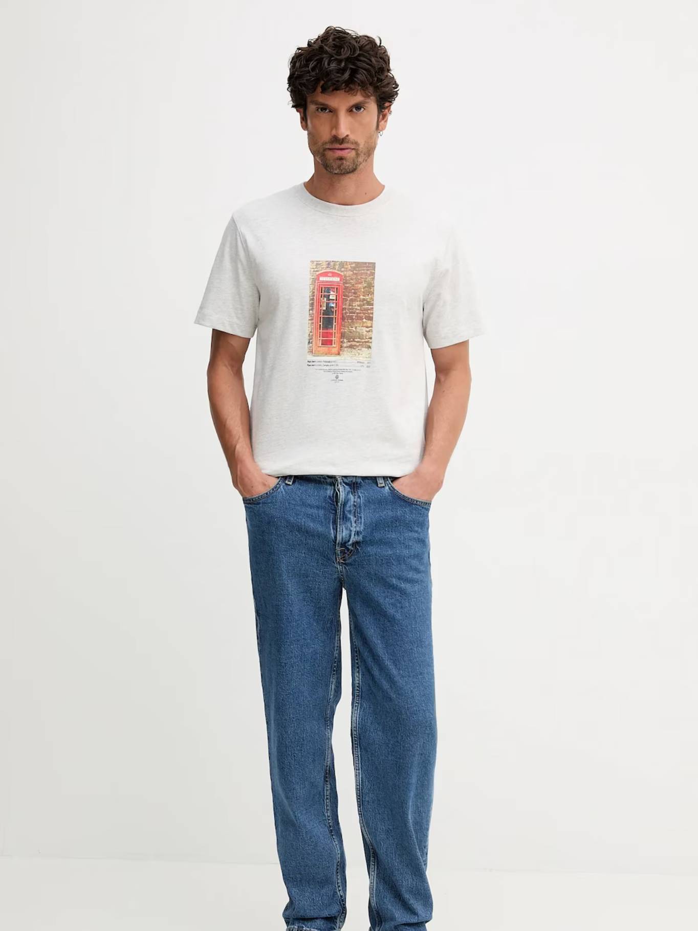 detail Pepe Jeans pánské světle šedé tričko.