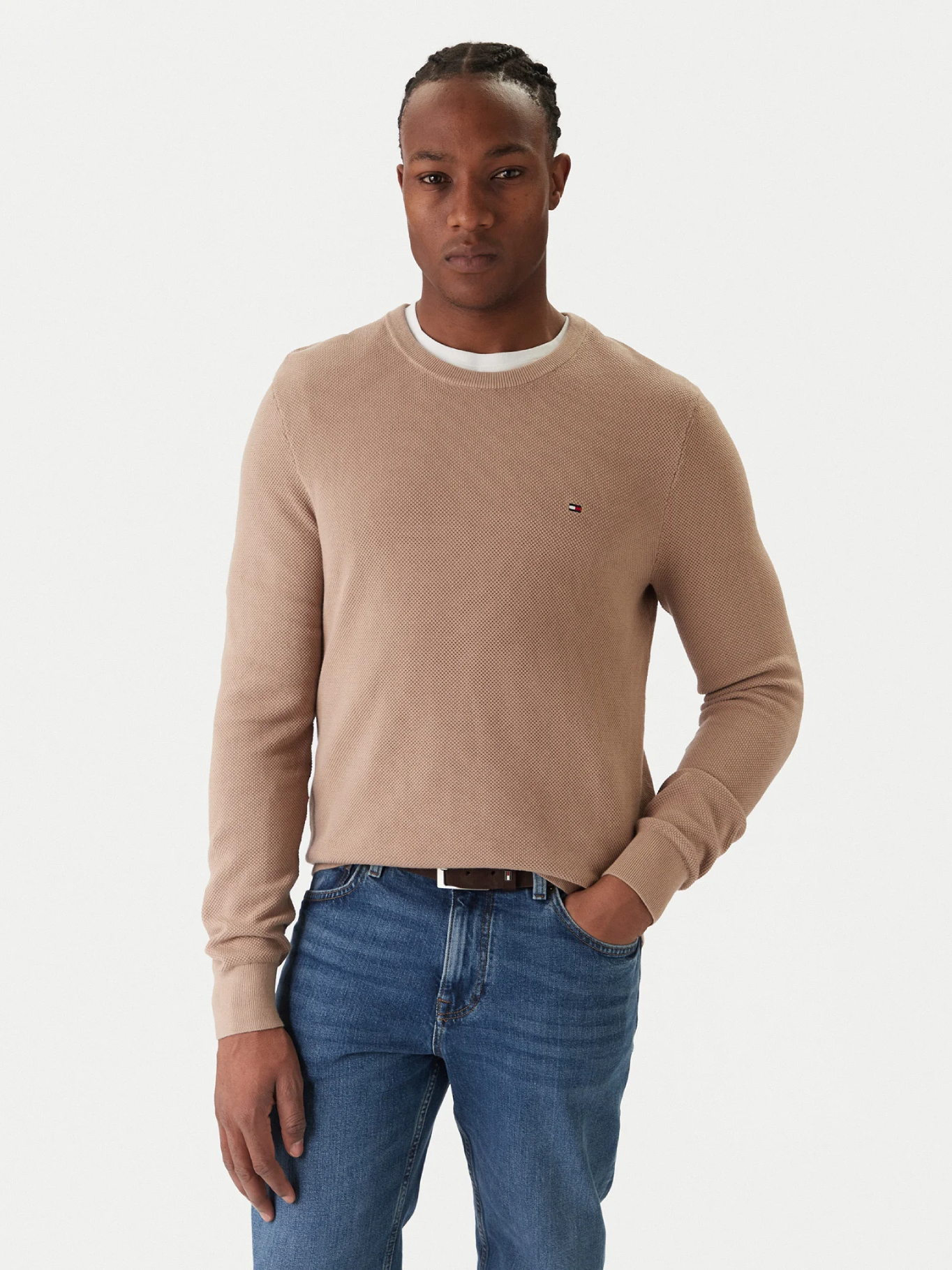 detail Tommy Hilfiger pánský béžový svetr