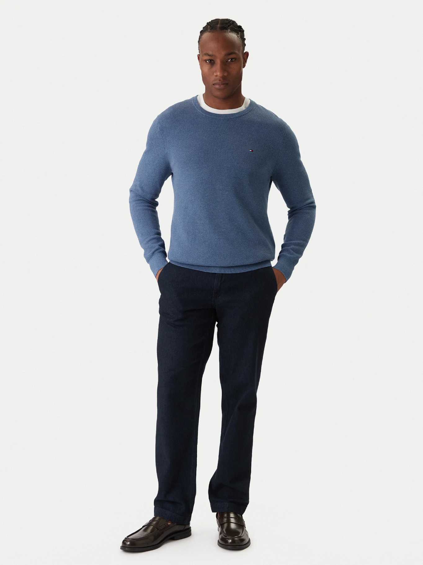 detail Tommy Hilfiger pánský modrý svetr