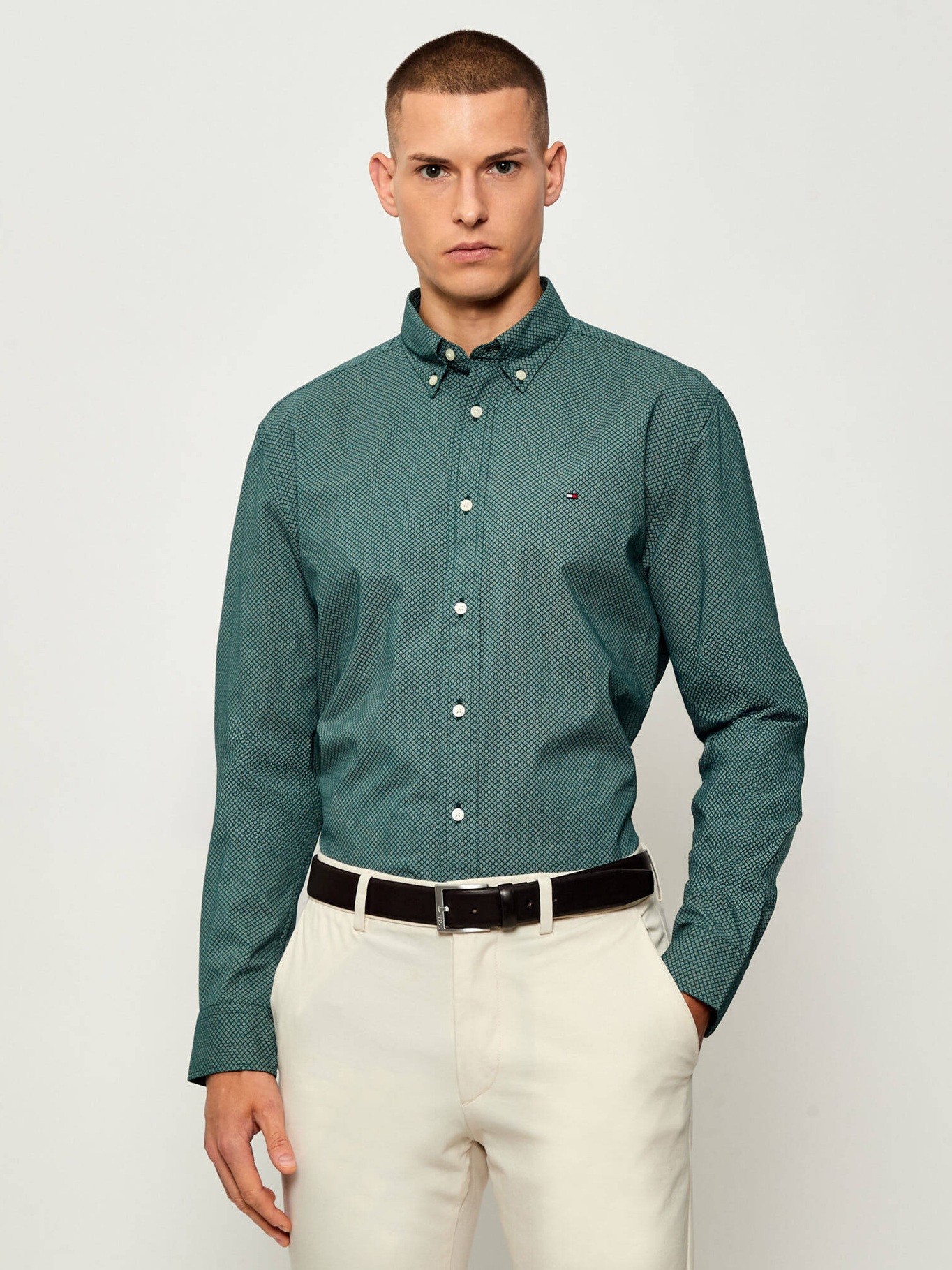 detail Tommy Hilfiger pánská zelená košile
