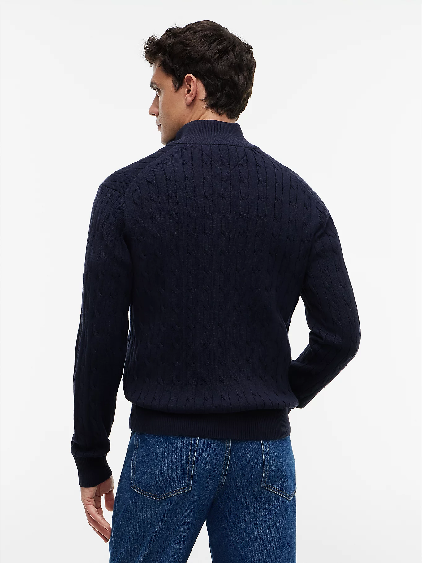 detail Tommy Hilfiger pánský tmavě modrý svetr