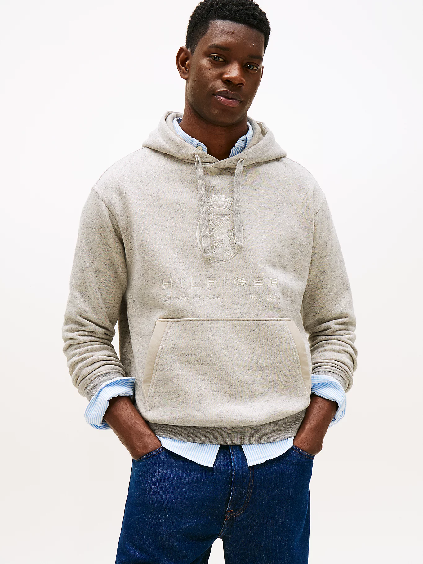 detail Tommy Hilfiger pánská šedá mikina