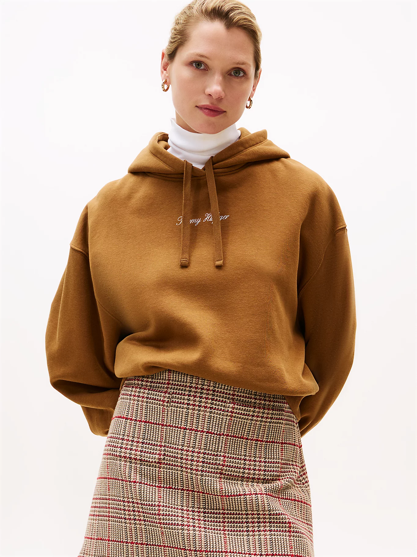 detail Tommy Hilfiger dámská hnědá mikina