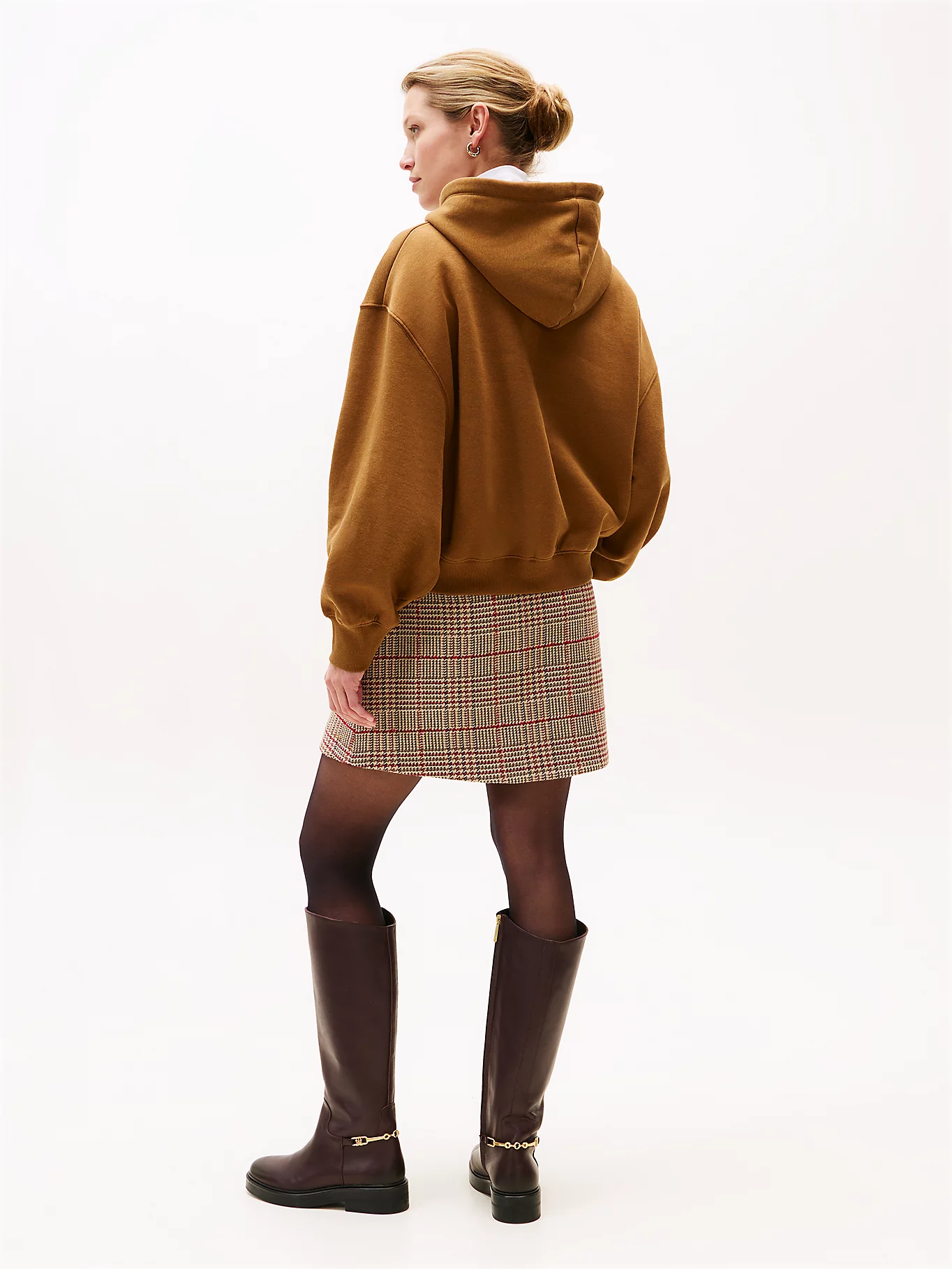 detail Tommy Hilfiger dámská hnědá mikina