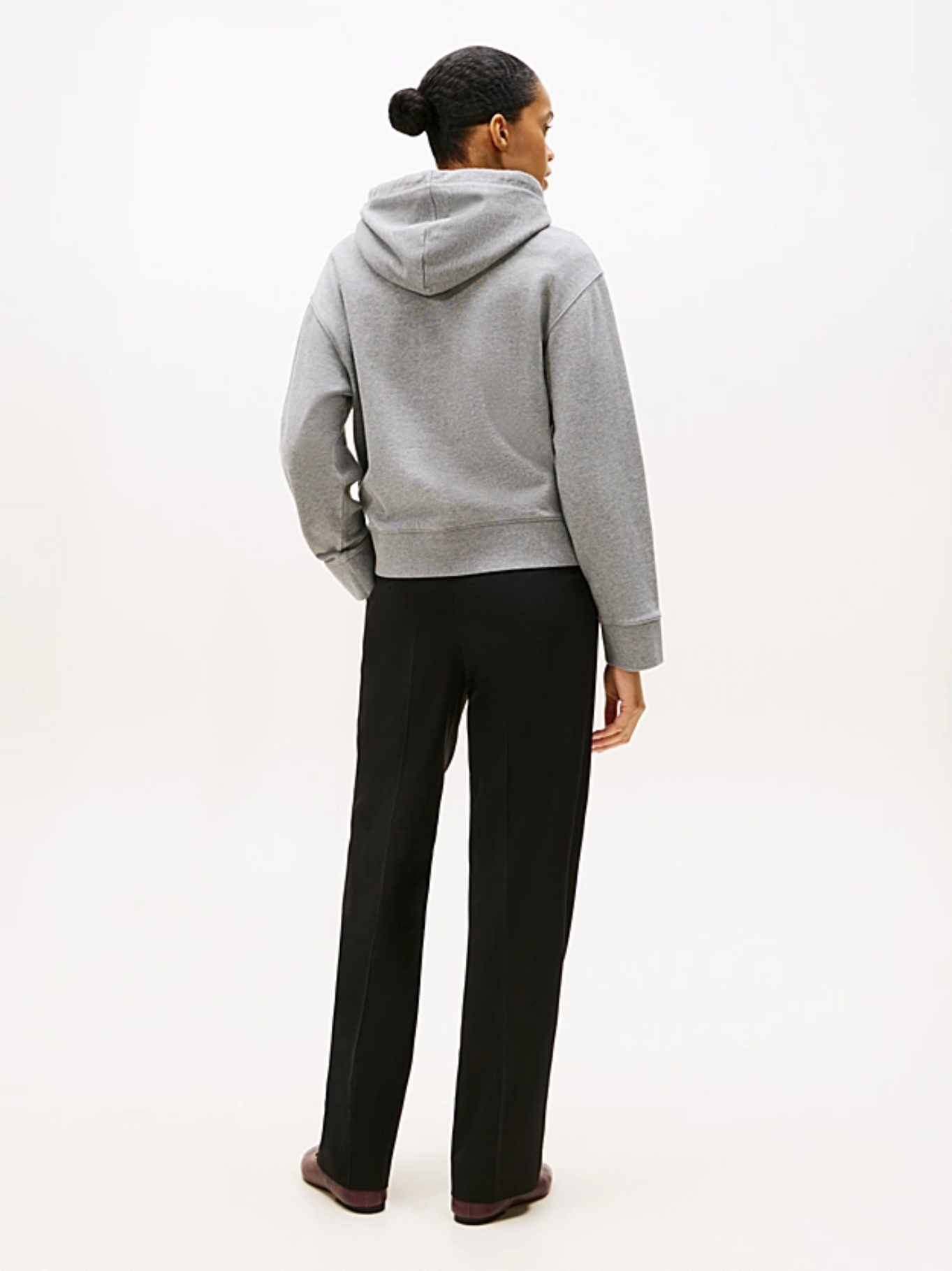 detail Tommy Hilfiger dámská šedivá mikina