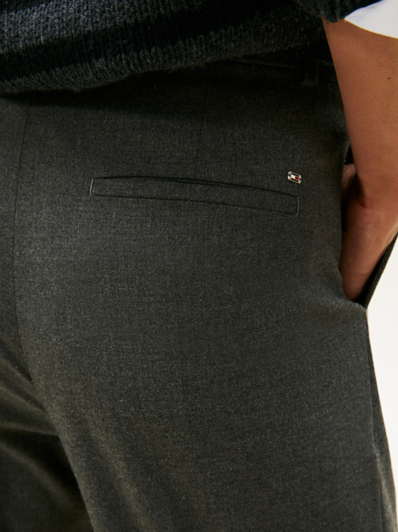 detail Tommy Hilfiger kalhoty