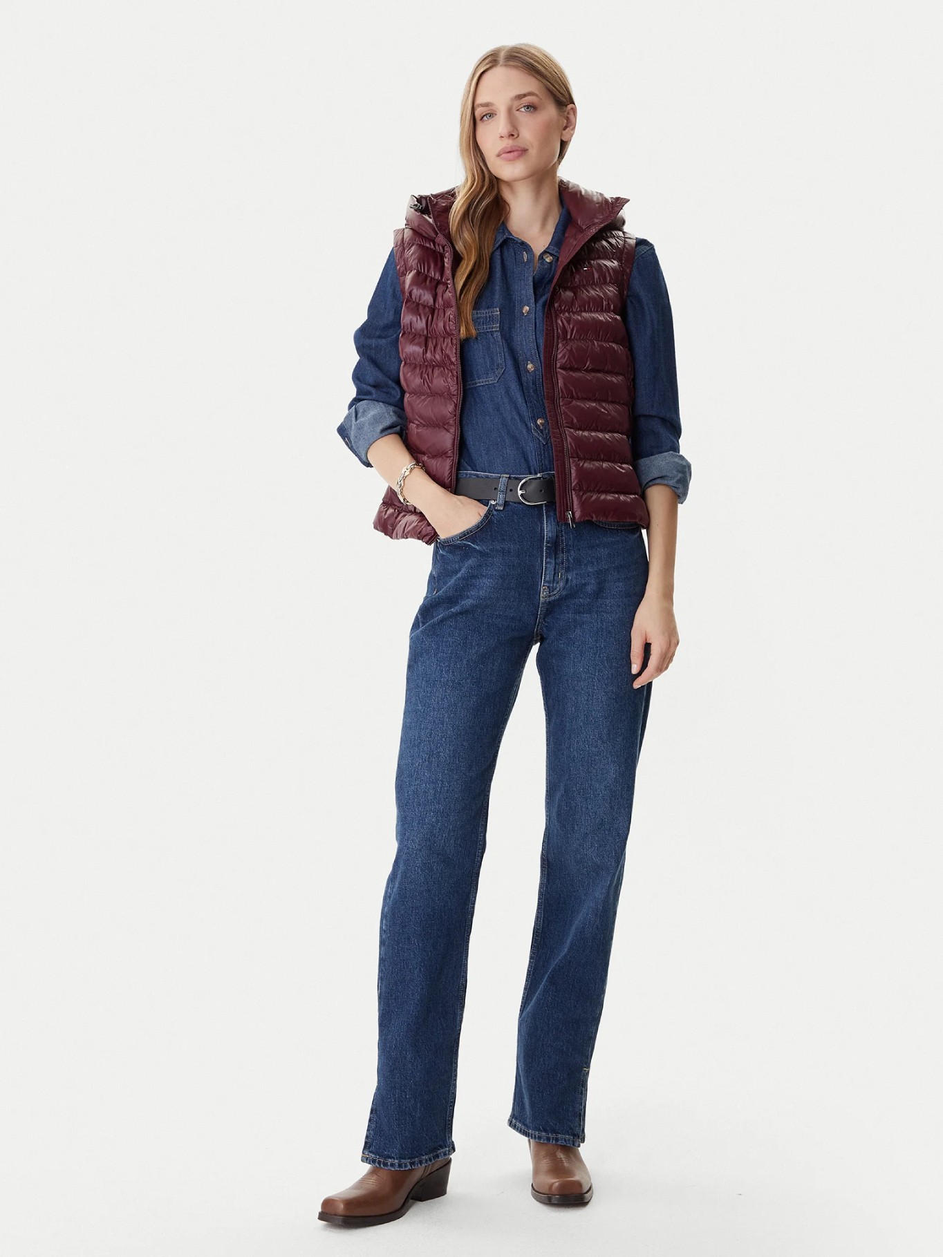detail Tommy Hilfiger dámská bordová vesta 