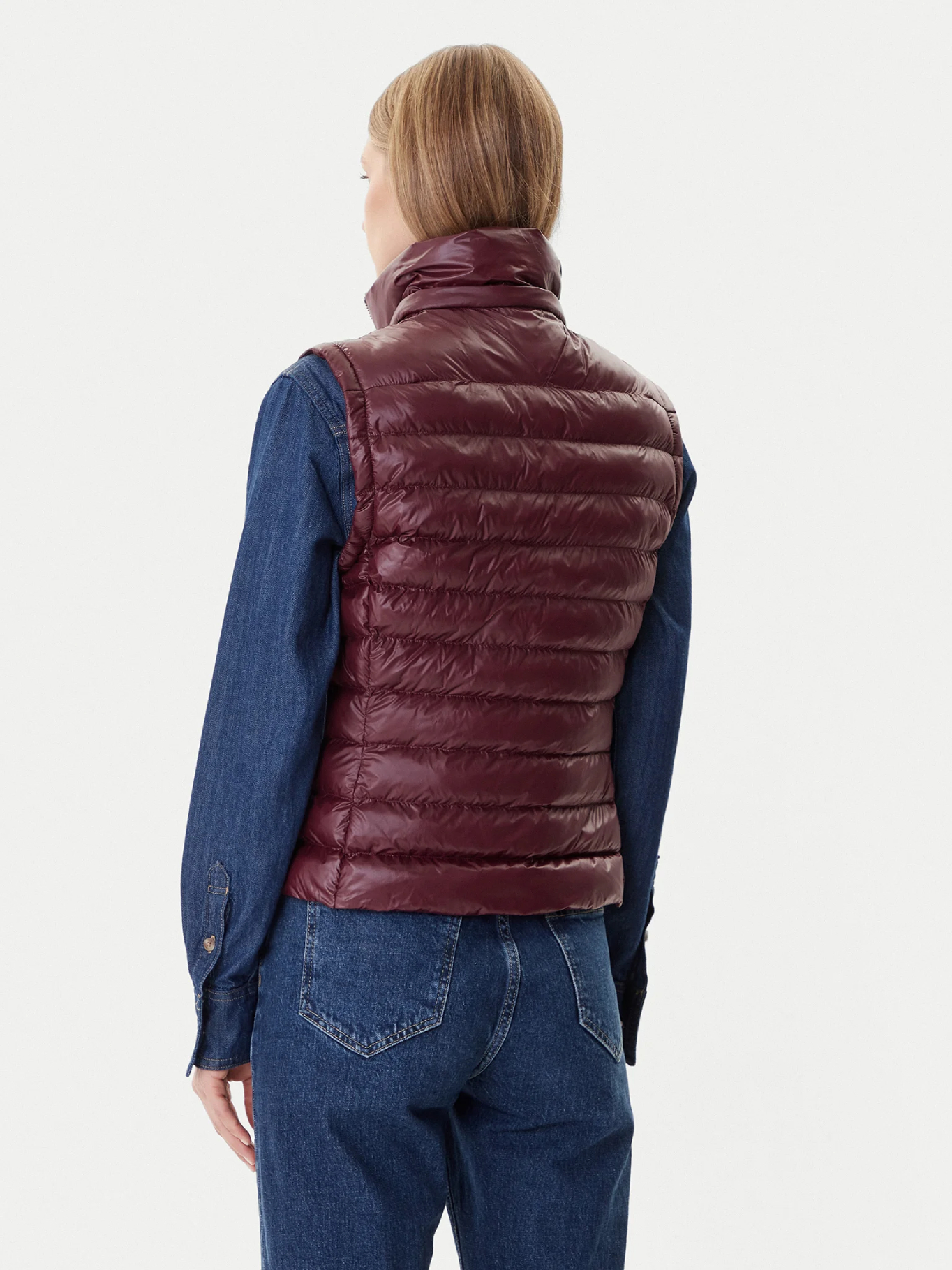 detail Tommy Hilfiger dámská bordová vesta 