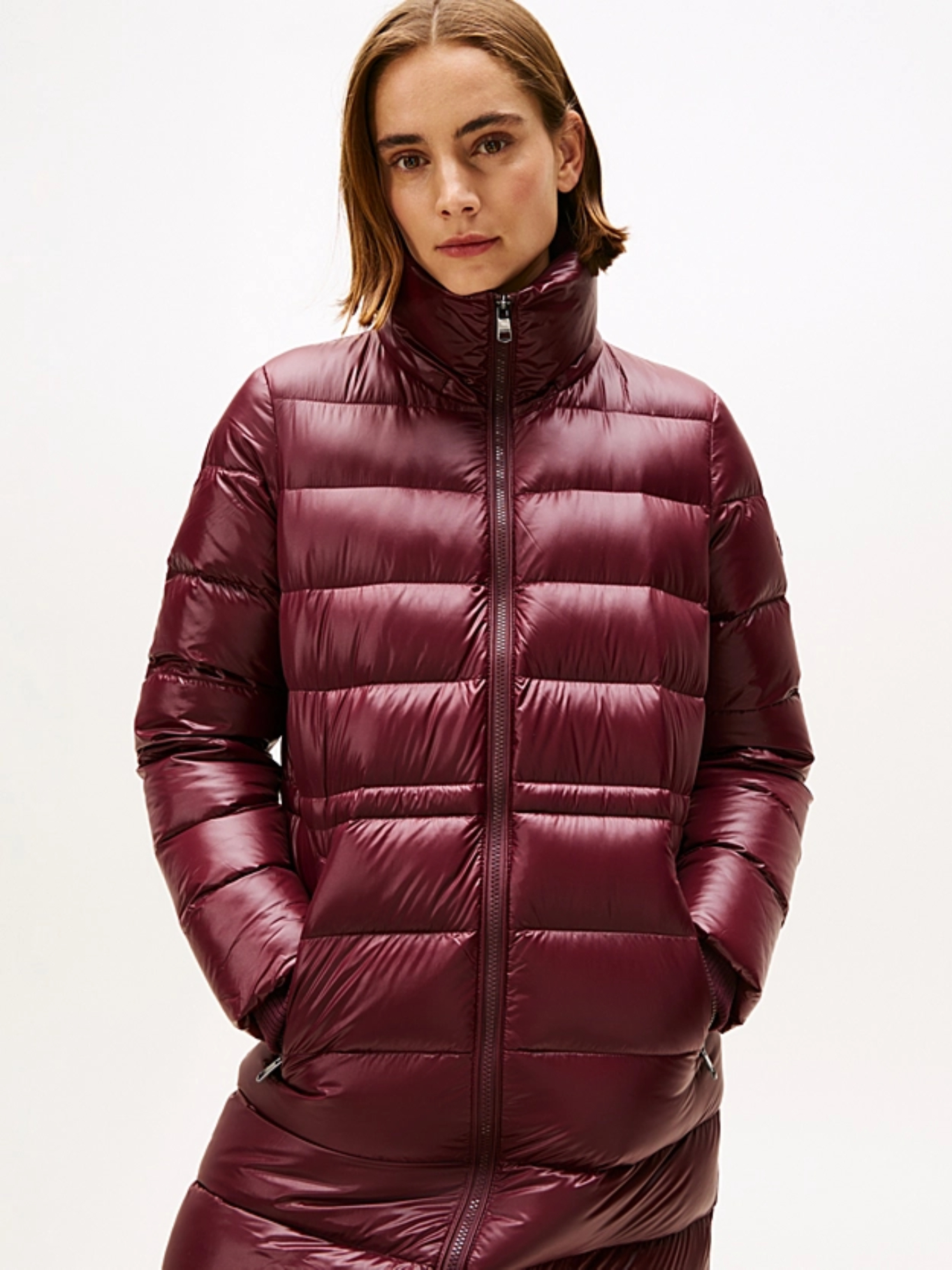 detail Tommy Hilfiger dámská péřová bunda