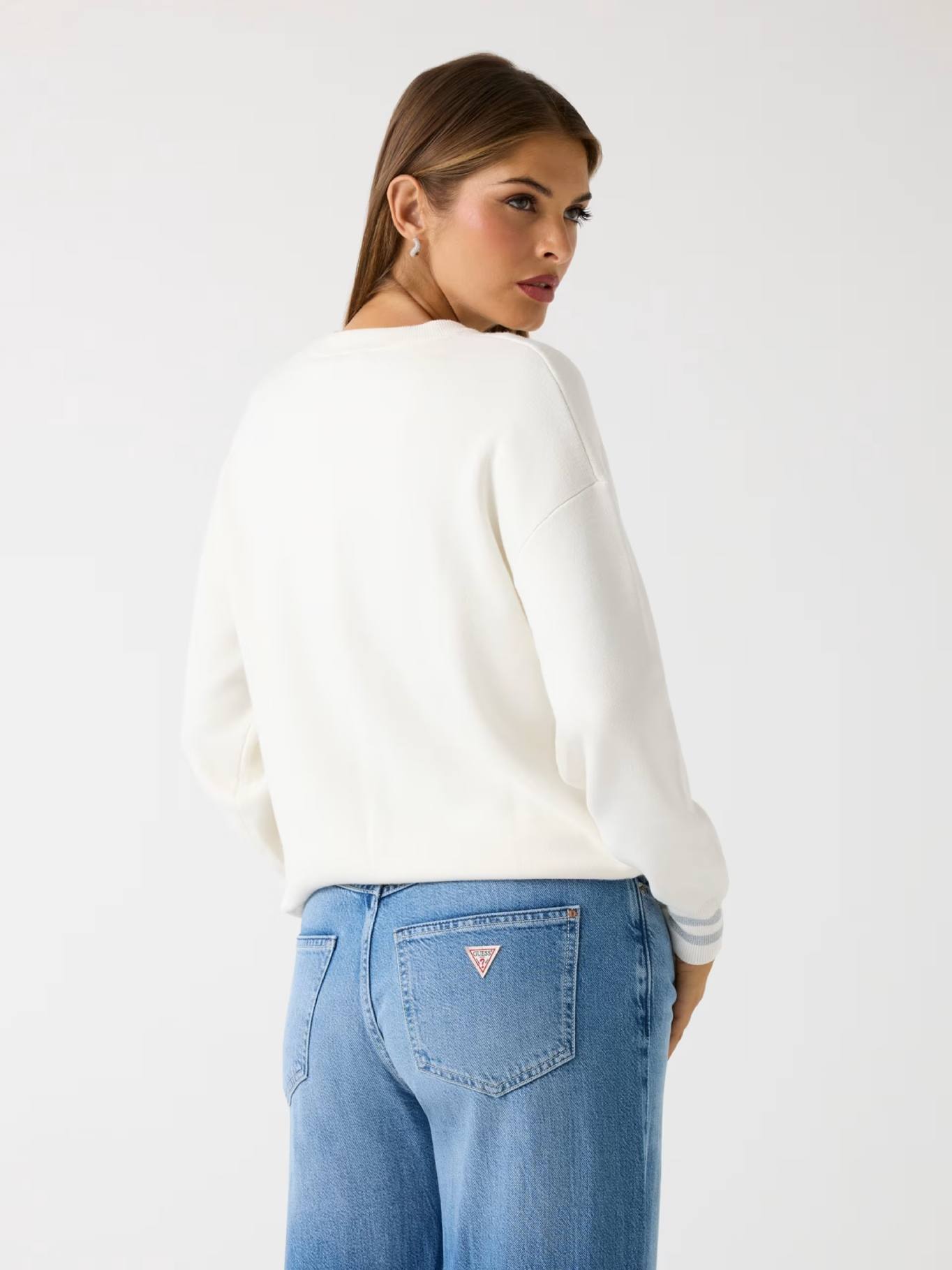 detail Guess dámský bílý svetr